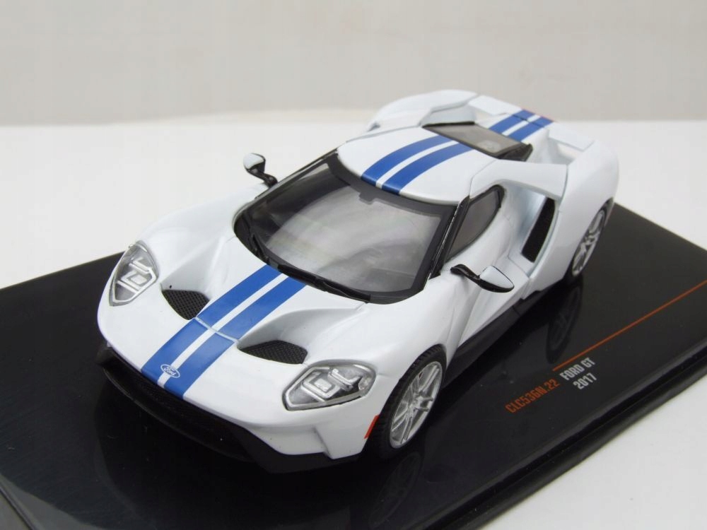 Ford Gt white/blue 2017 1/43 ixo