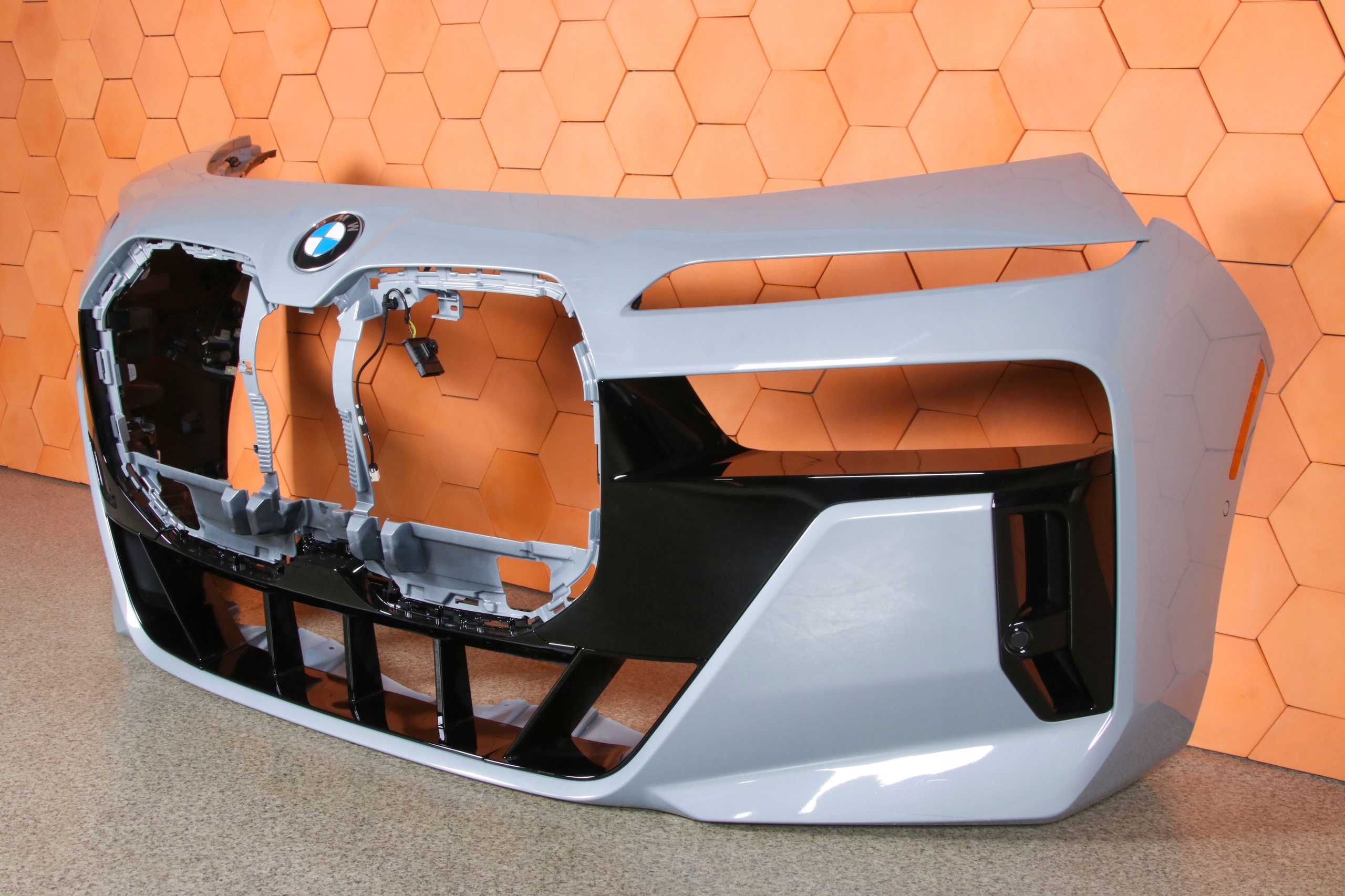 BMW 7 G70 i7 m-packet bumper front USA colour C4P