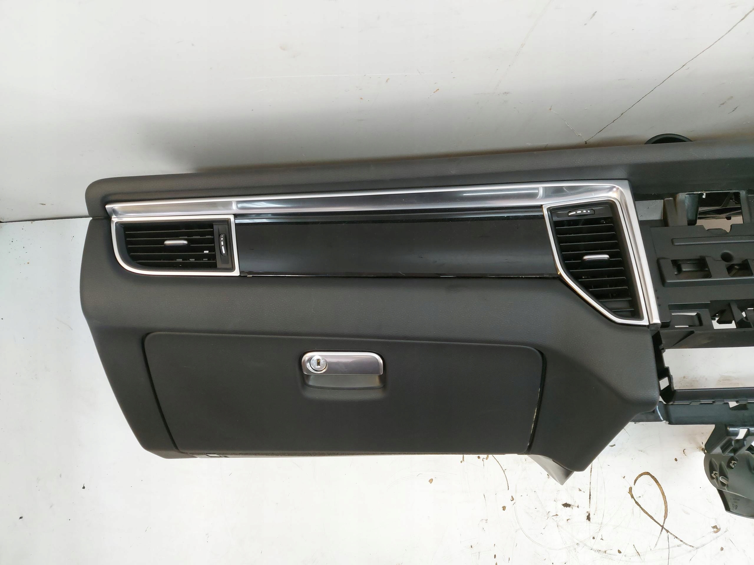 PORSCHE MACAN 95B cockpit dashboard instrument panel UK