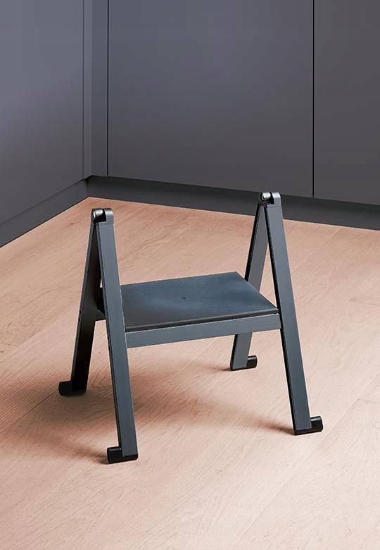 Peka 10.23A/1 Rebrík Stepolo 1-stupňový čierny hliník