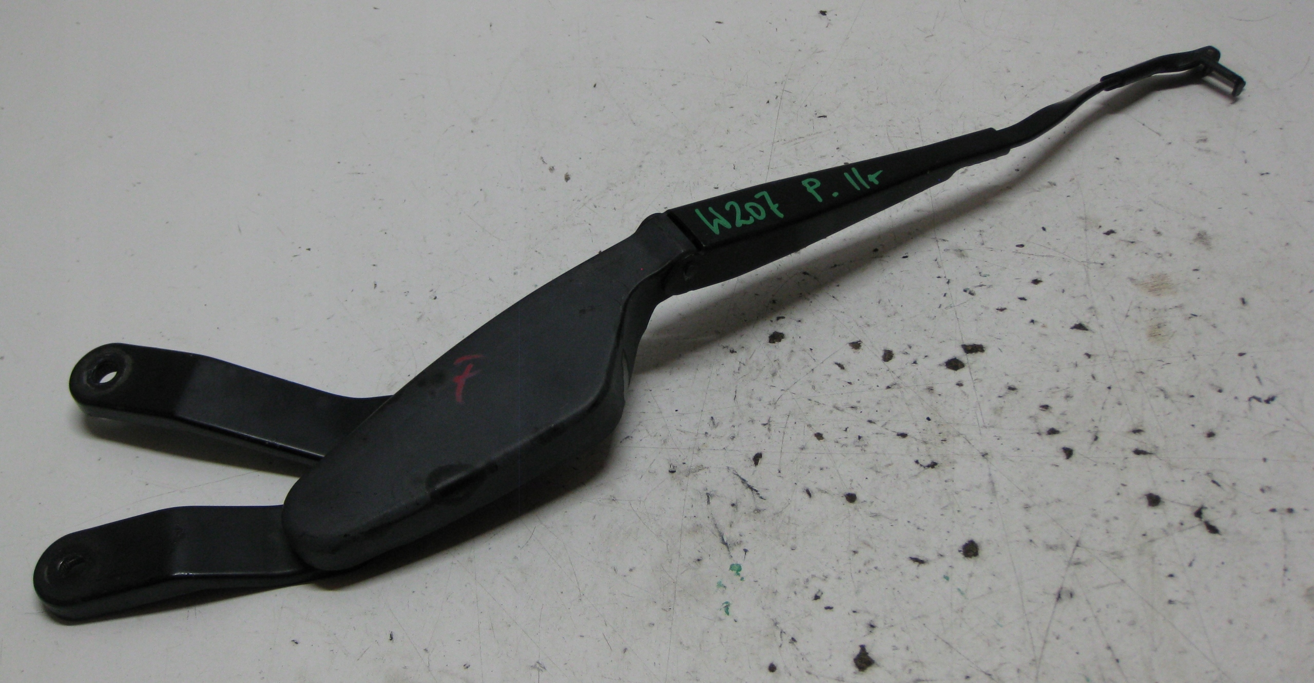 MERCEDES W207 3.0 CDI 11R wiper arm left right KOMPLET
