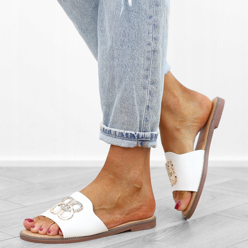 Białe klapki damskie lekkie z klamrą eleganckie sandały 98-138 r.39 Rozmiar 39