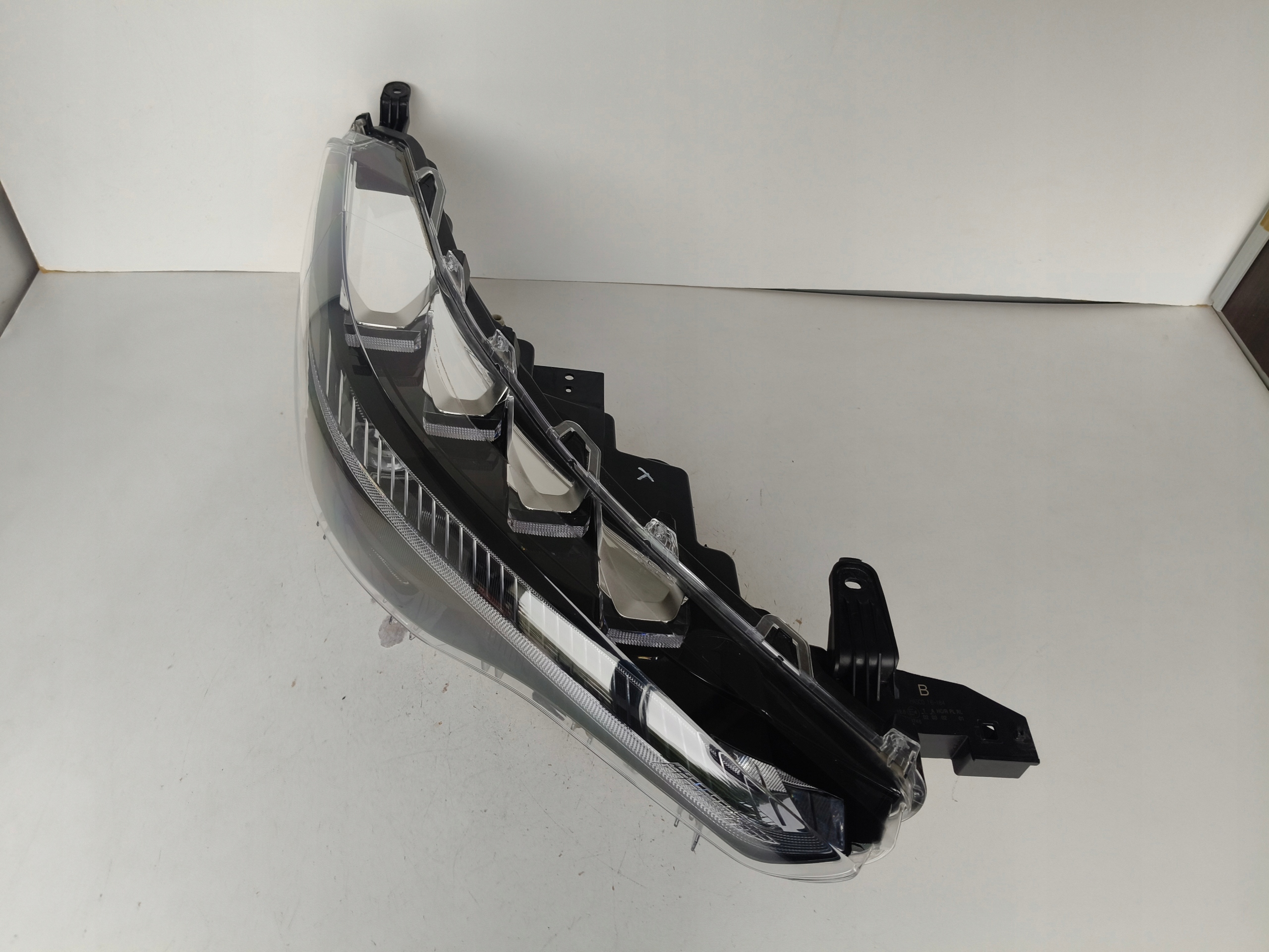 light right REFLEKTOR TOYOTA COROLLA CROSS FULL LED