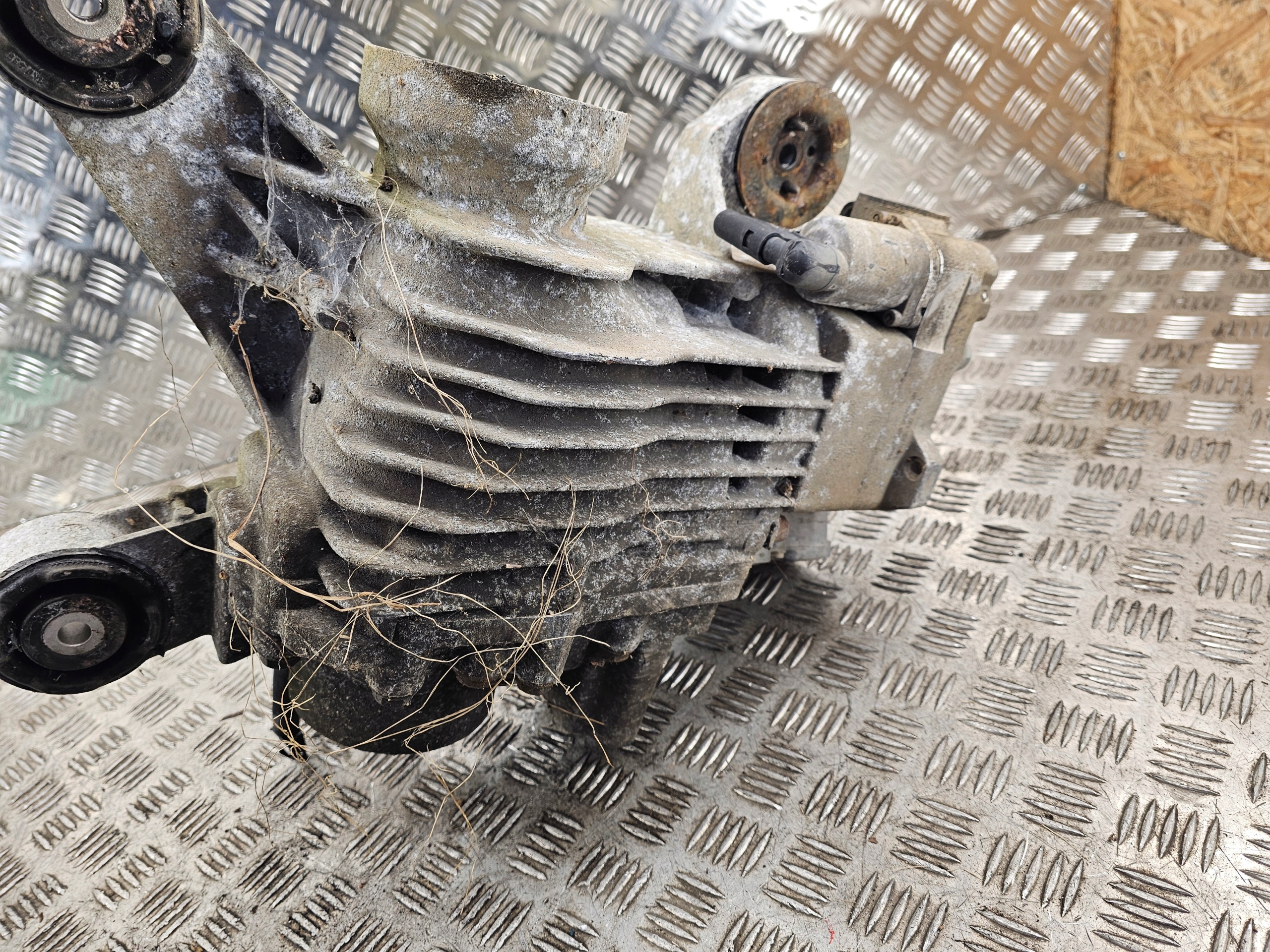 VOLKSWAGEN TIGUAN 2.0 TDI differential diff control unit 0AY525010B 1K0907554C