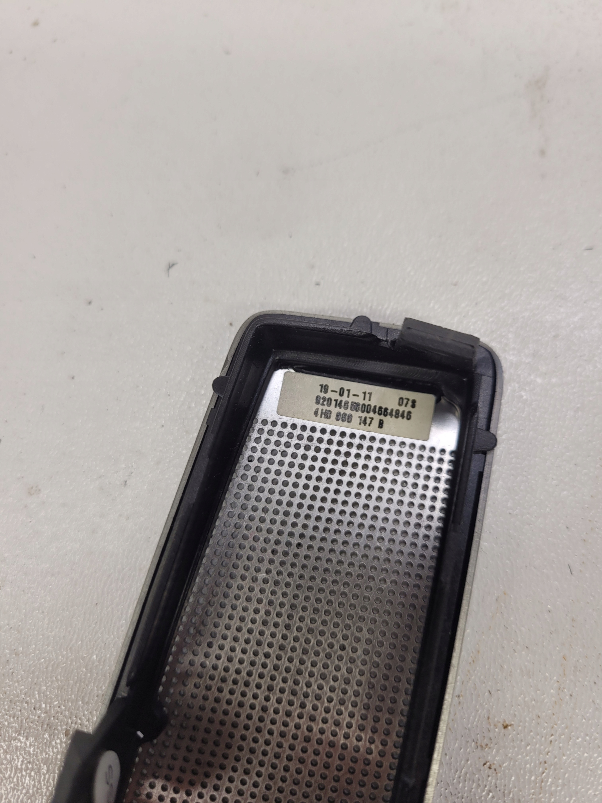 krycí repráku B&O AUDI A8 D4 4H0868147B