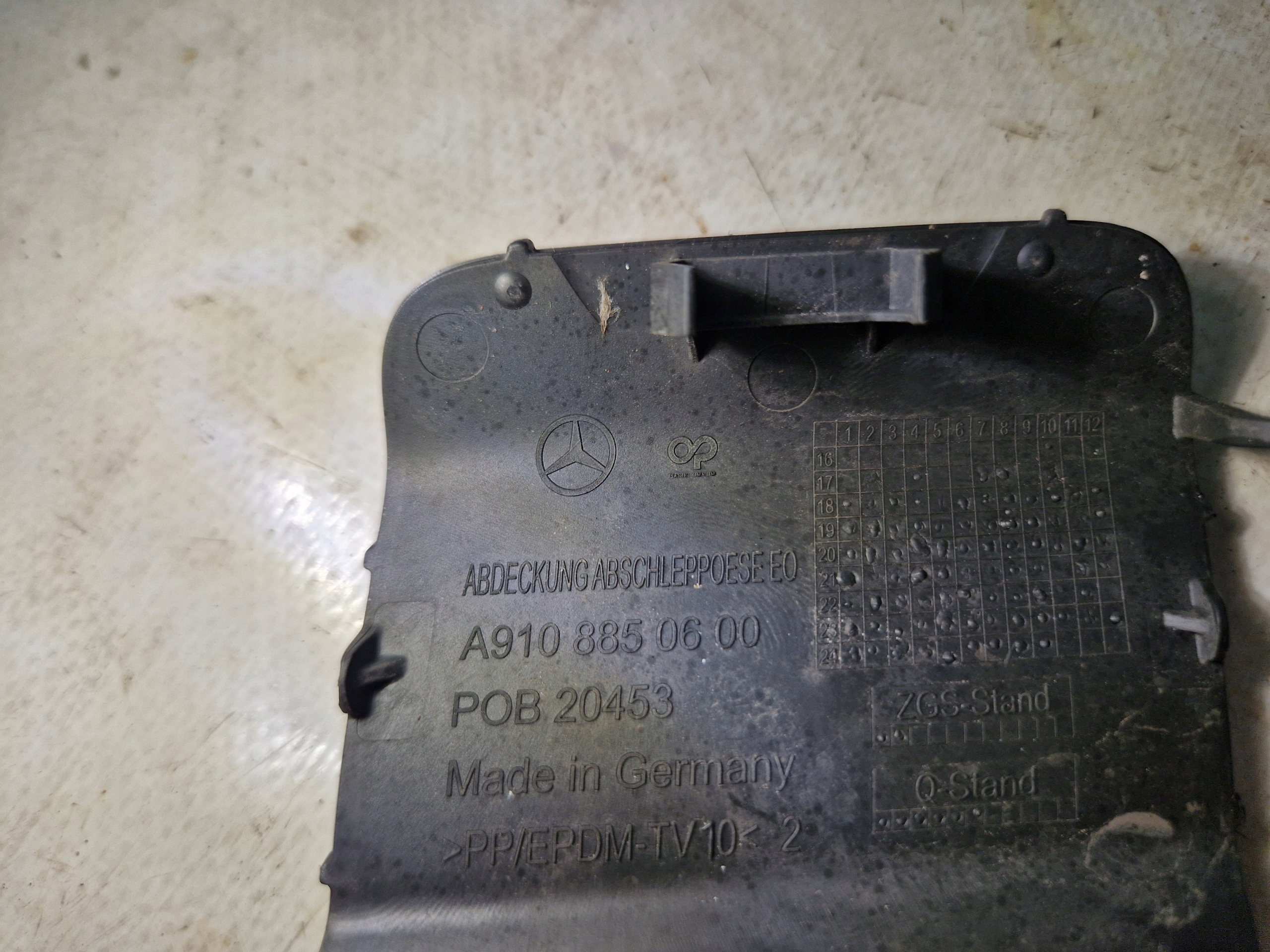 MERCEDES SPRINTER W910 18- towing hook cap towing bumper front A9108850600