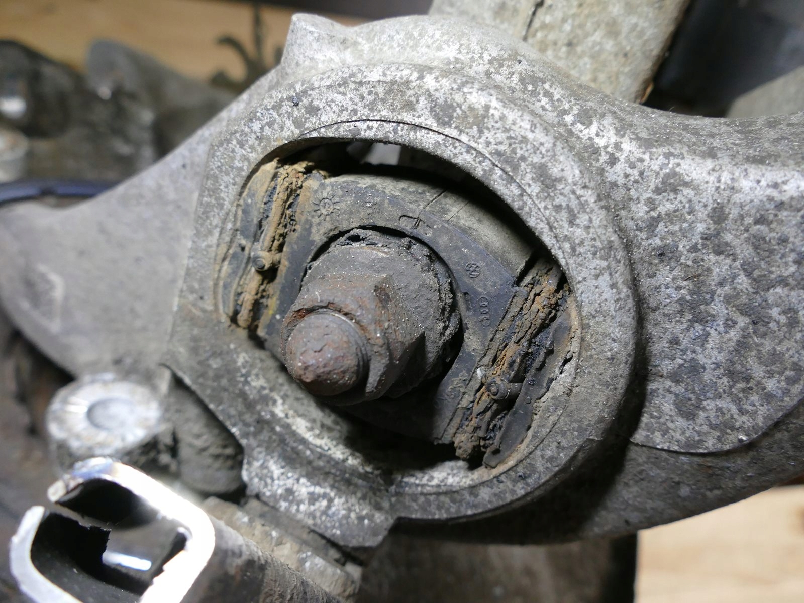 AUDI A4 B8 2.0 TDI QUATTRO schenkel Querlenker Bremsscheibe links heck Achsträger
