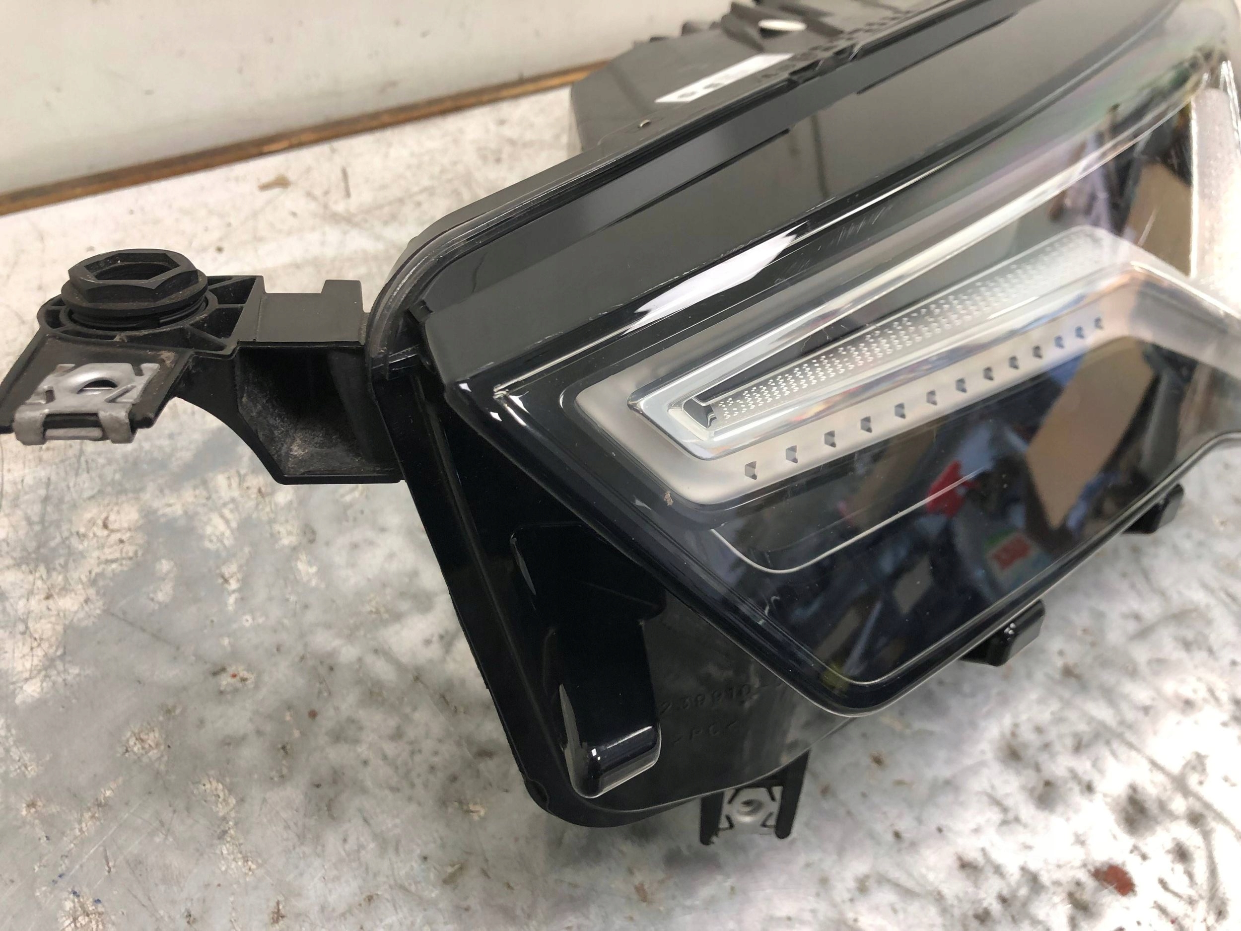light left front SEAT ATECA 576941031B