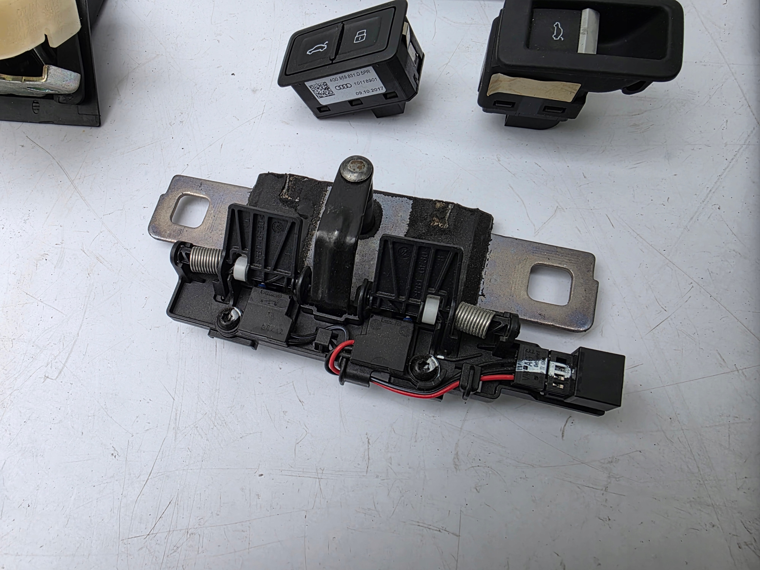 running board electrical opening trunk door boot AUDI Q5 80A FY
