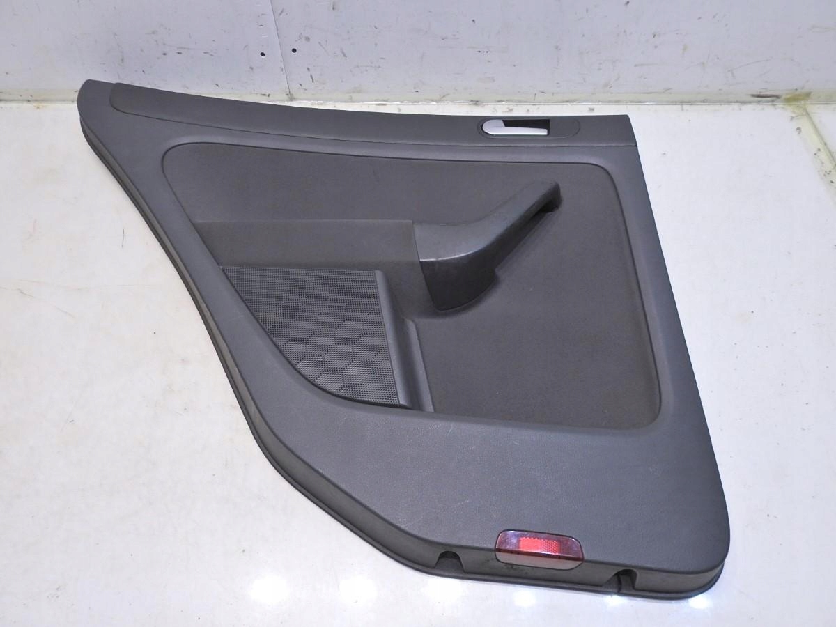 дверные карты левый зад vw Golf V PLUS 5M0868115