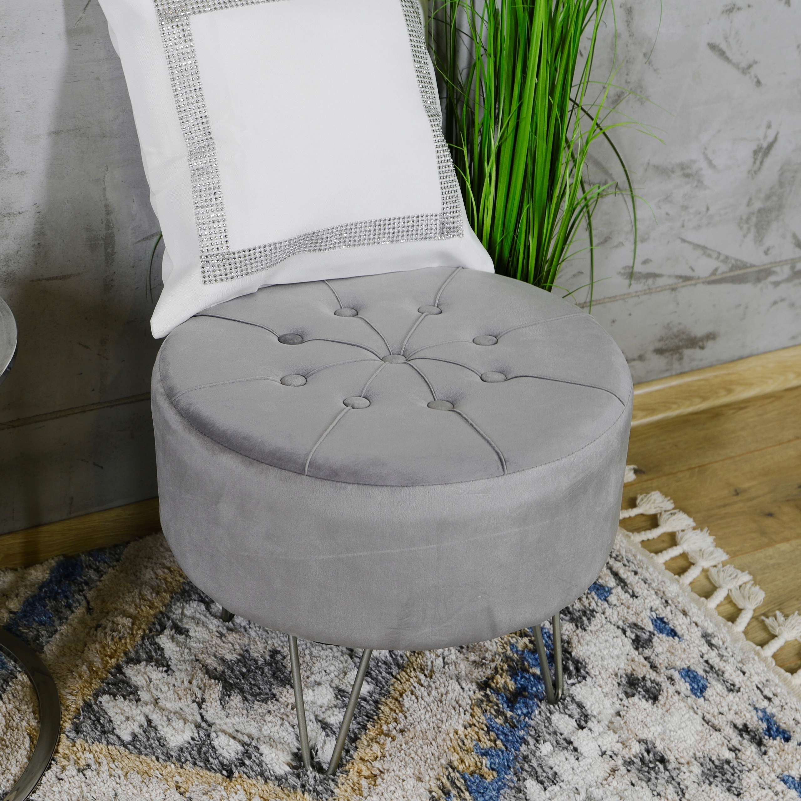 Nowoczesna szara okrągła pufa siedzisko 47x38cm Wysokość mebla 38 cm