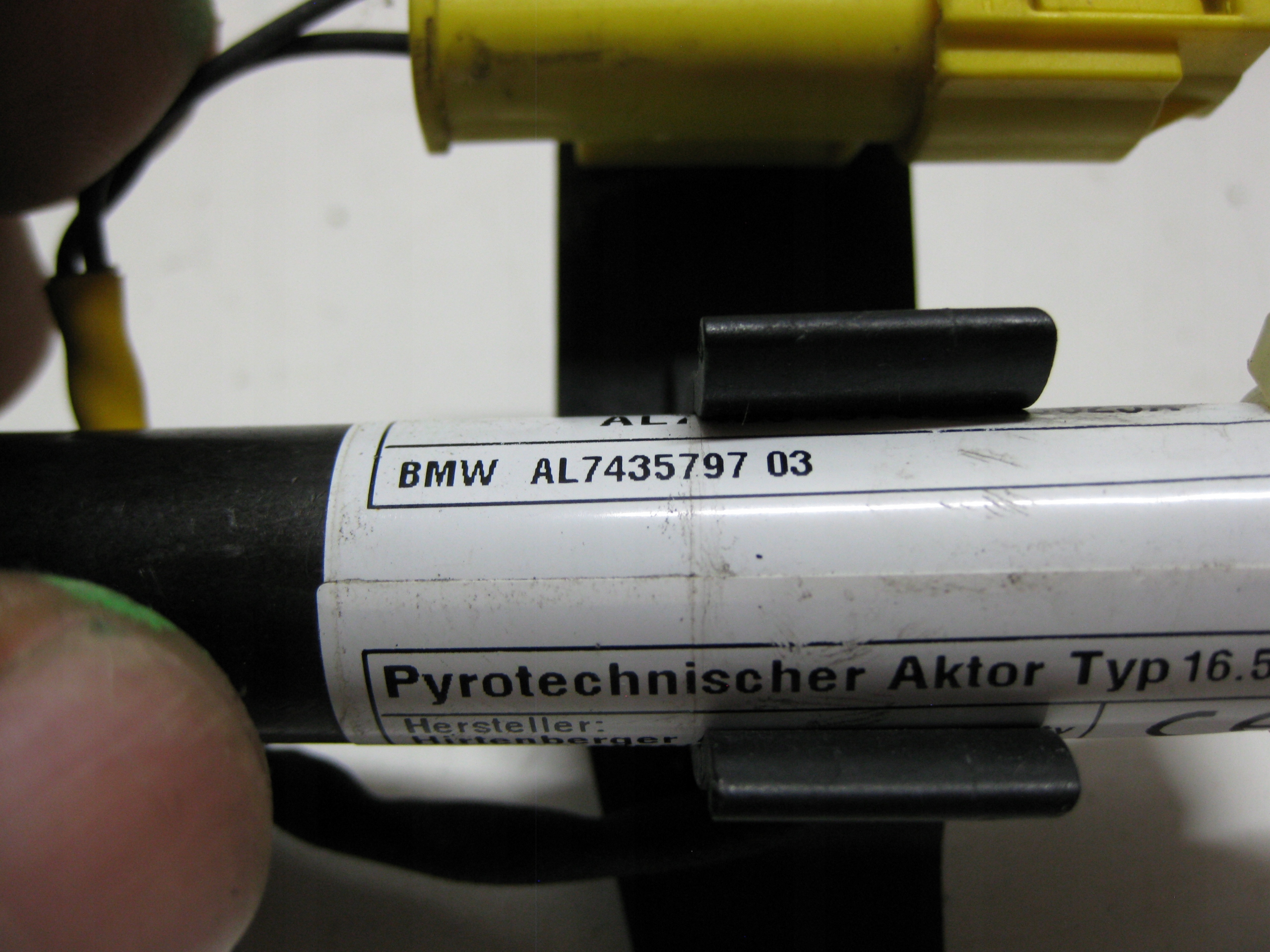 BMW 5 G30 3.0D 19R NABOJ PIROTECHNICZNY left 7435797