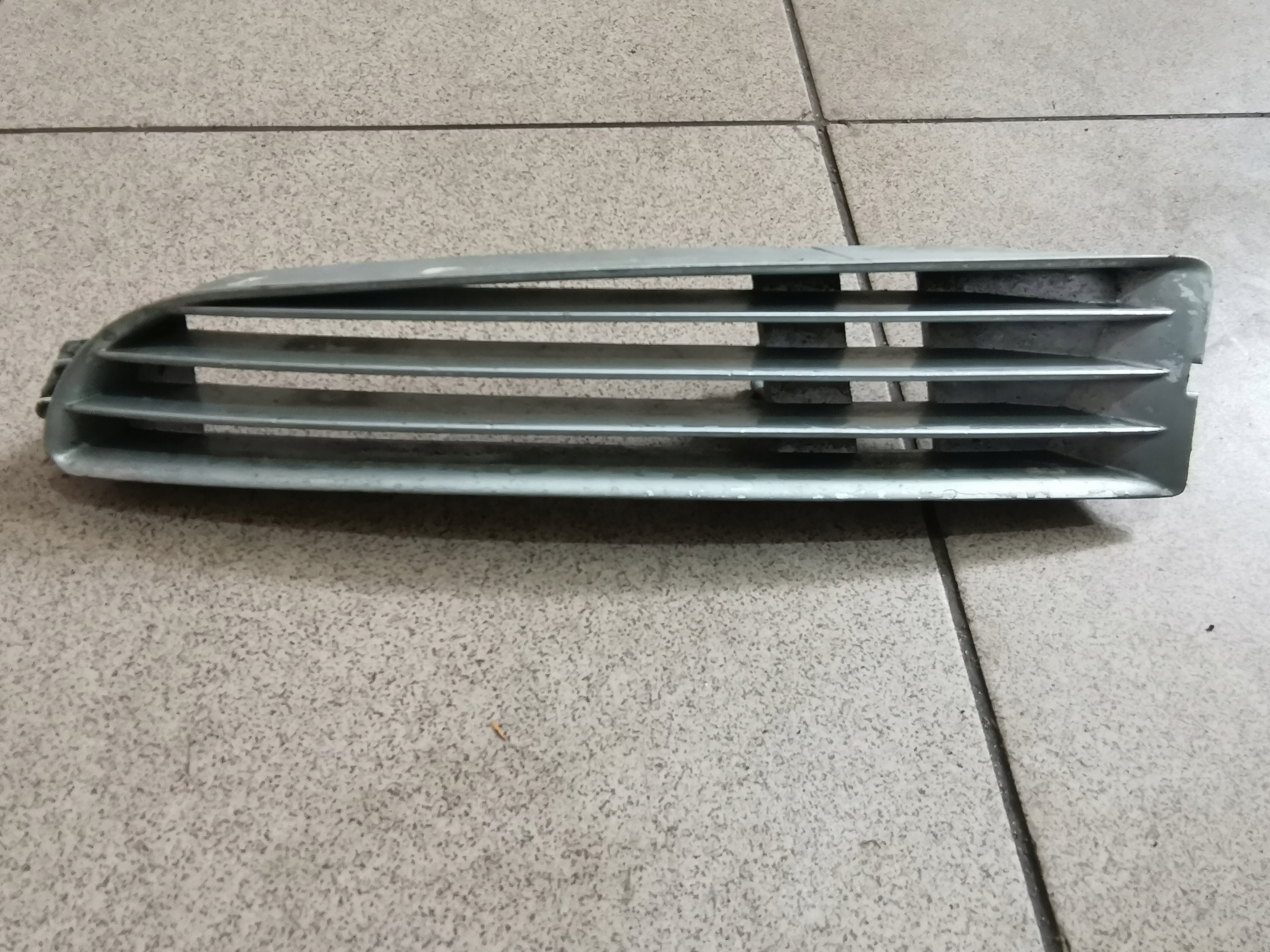 4D0853683 - Решітка бампера ліва AUDI A8 S8 D2 4.2 V8 оригінал