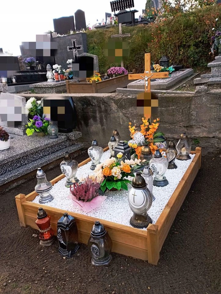 Obudowa grobu podwójna (pomnik tymczasowy)