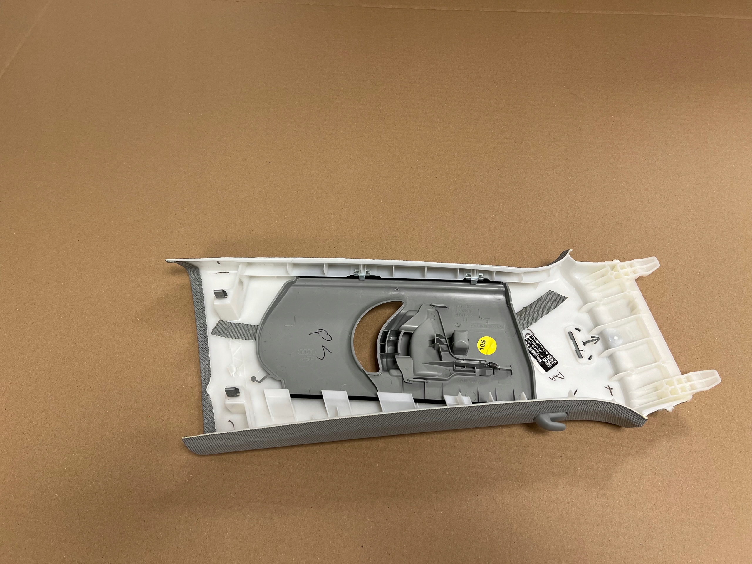 AUDI Q5 80A OSŁONA SŁUPKA 80A867243B Producent części Audi OE