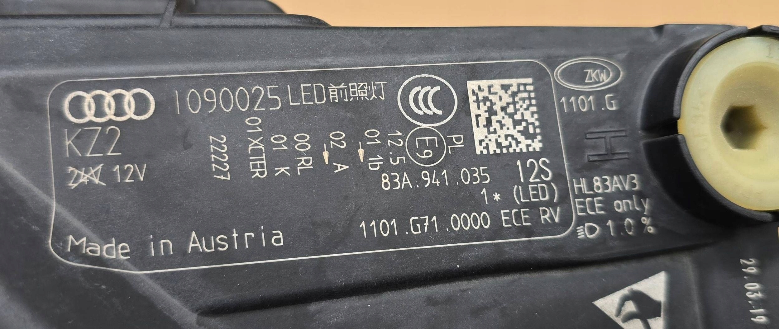 Audi Q3 83A light left front