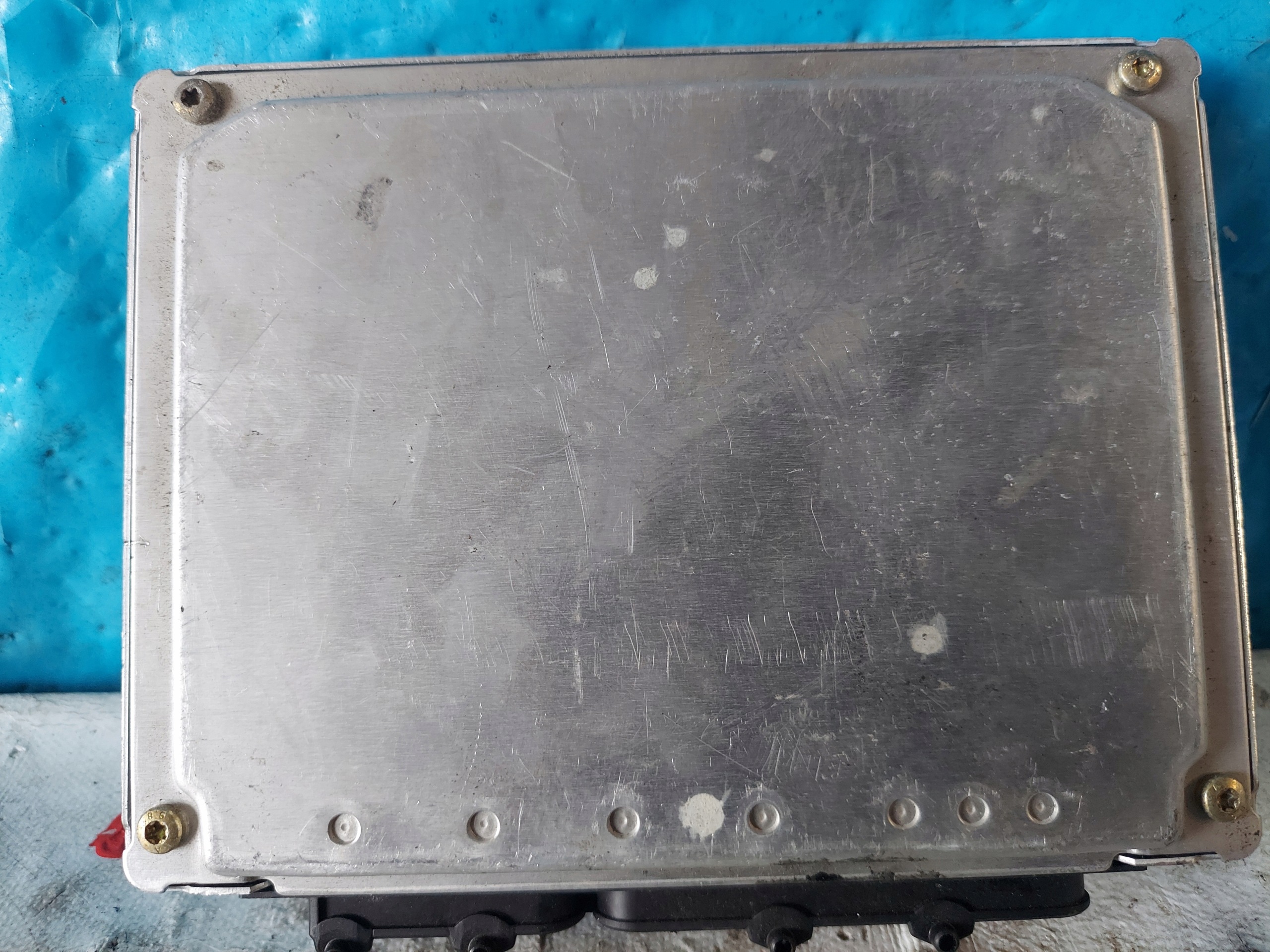 A4 B5 2.8 B 4D0907551F control unit of the engine