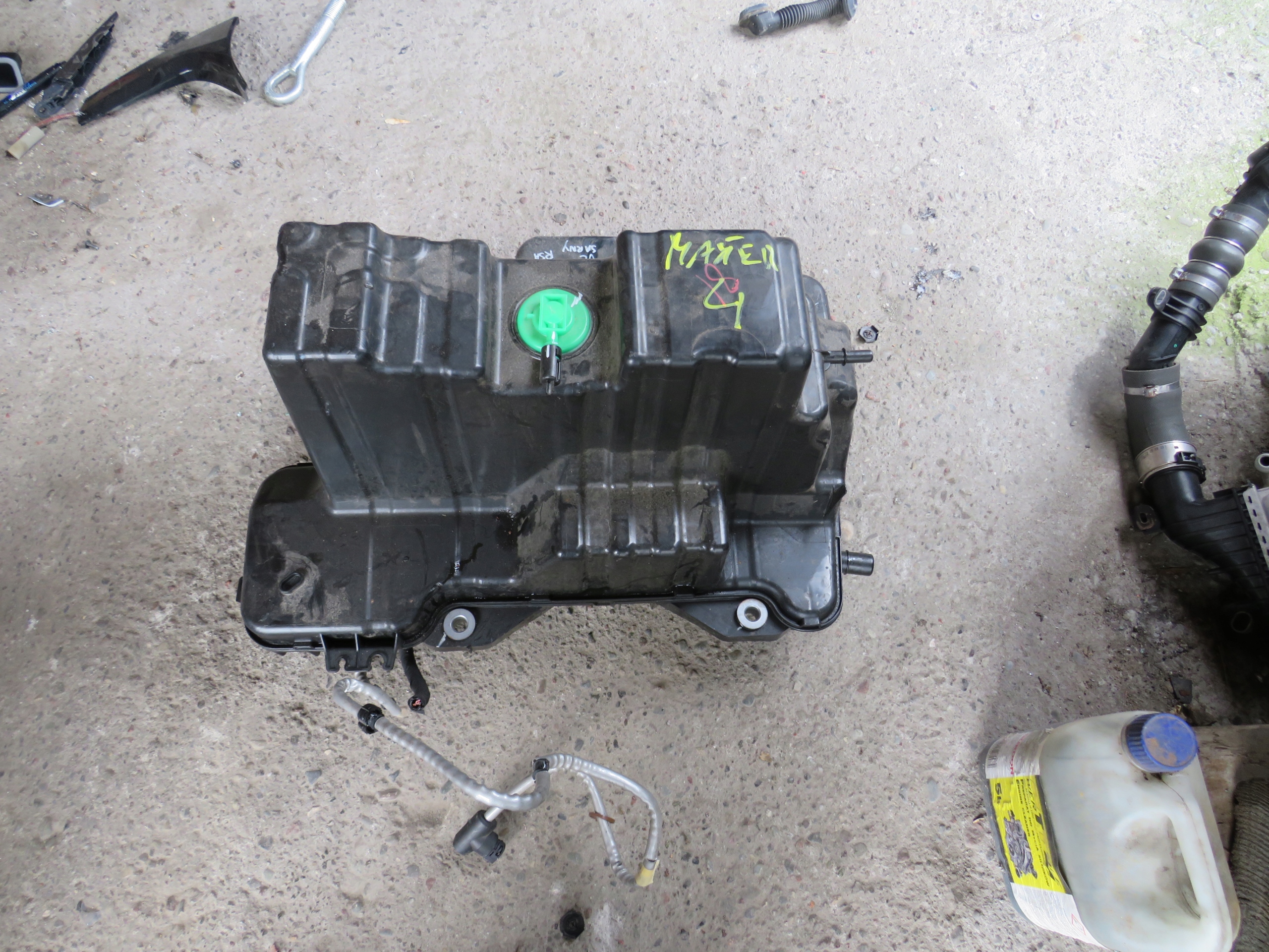 20411HV80C - БАК ADBLUE AD BLUE RENAULT MASTER 237G00198R