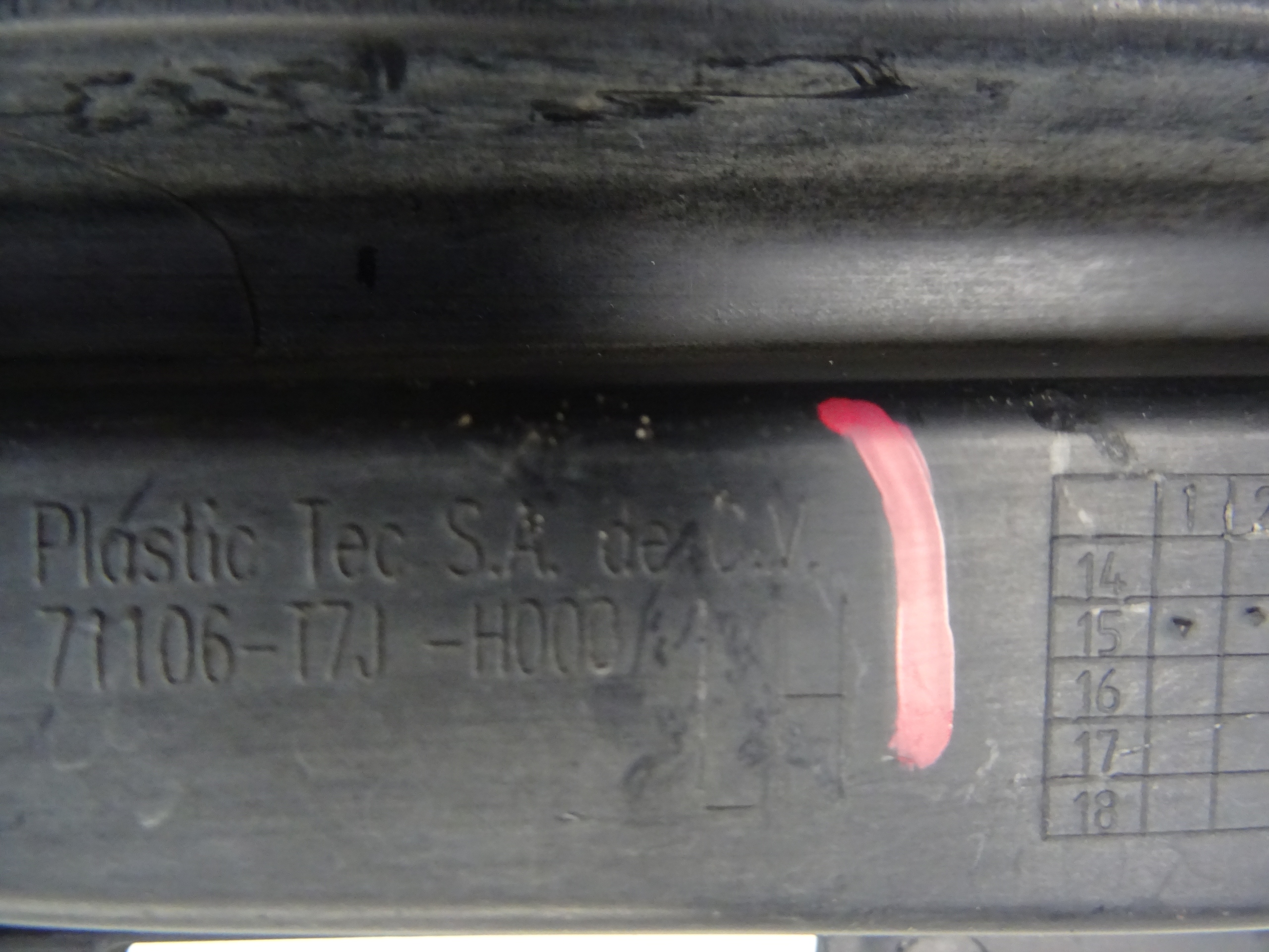 grid of a bumper front front left HONDA HRV II 71106-T7J