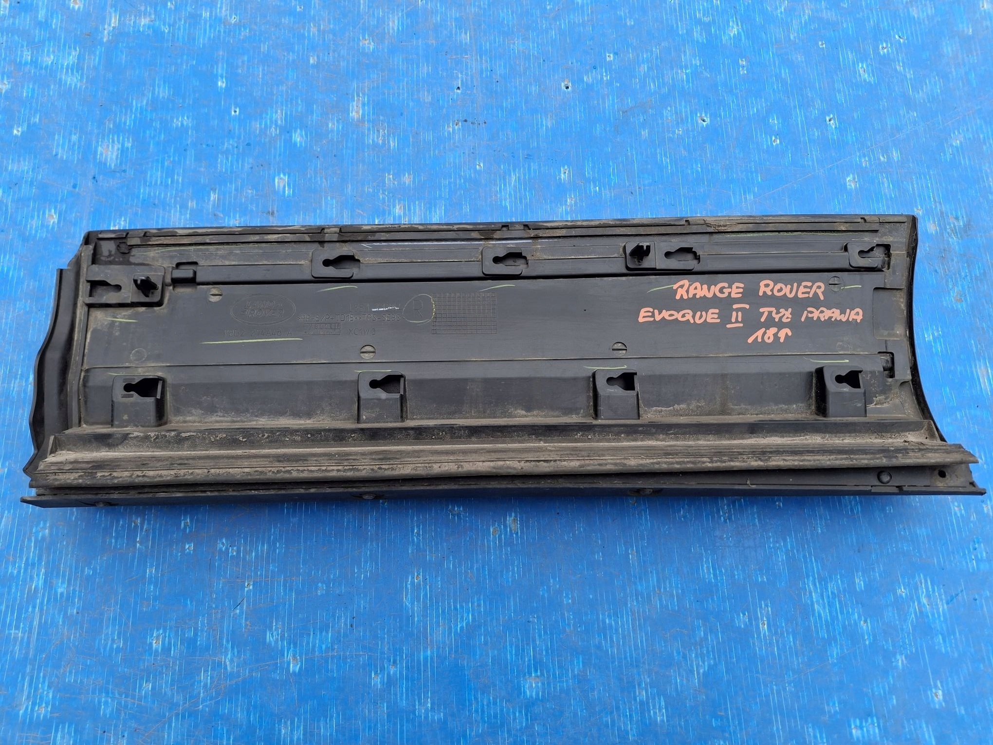moulding for door right rear RANGE ROVER EVOQUE II 2018R->