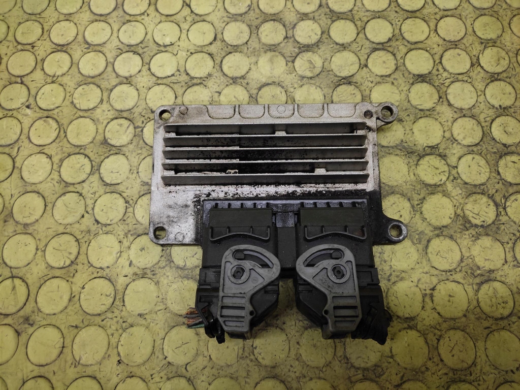 RENAULT CLIO II control unit of the engine 8200285315