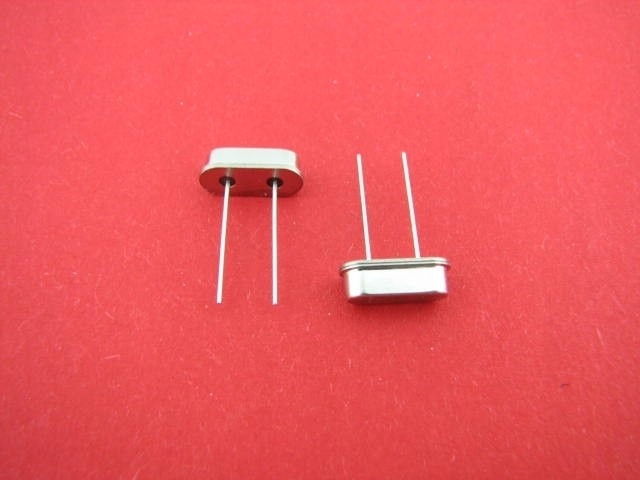 

Kwarc 8.Mhz-2SZT/NISKI HC49 U70