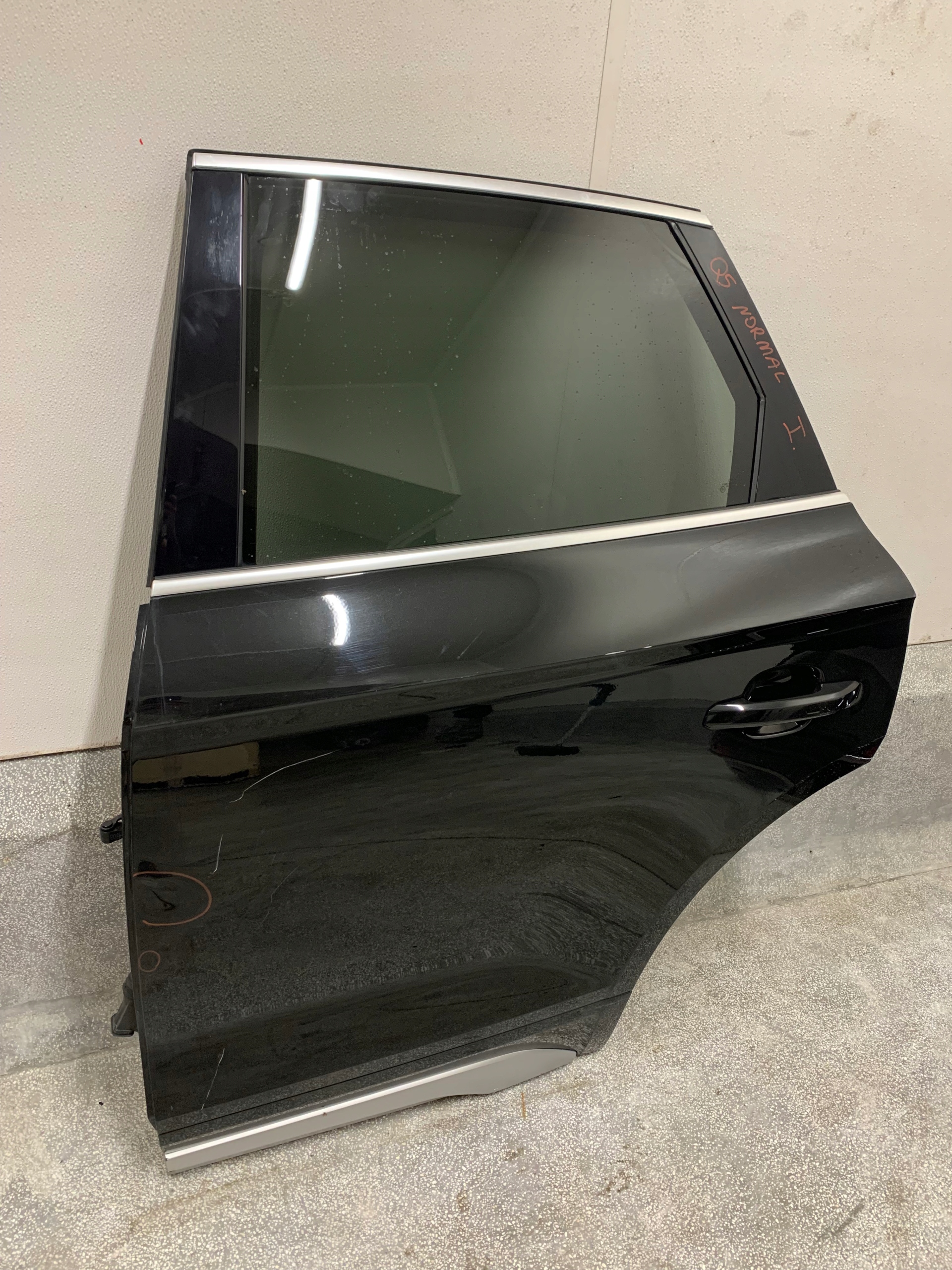 ДВЕРІ В ЗБОРІ AUDI Q50a ЛІВИЙ ЗАД. НОРМАЛЬНО