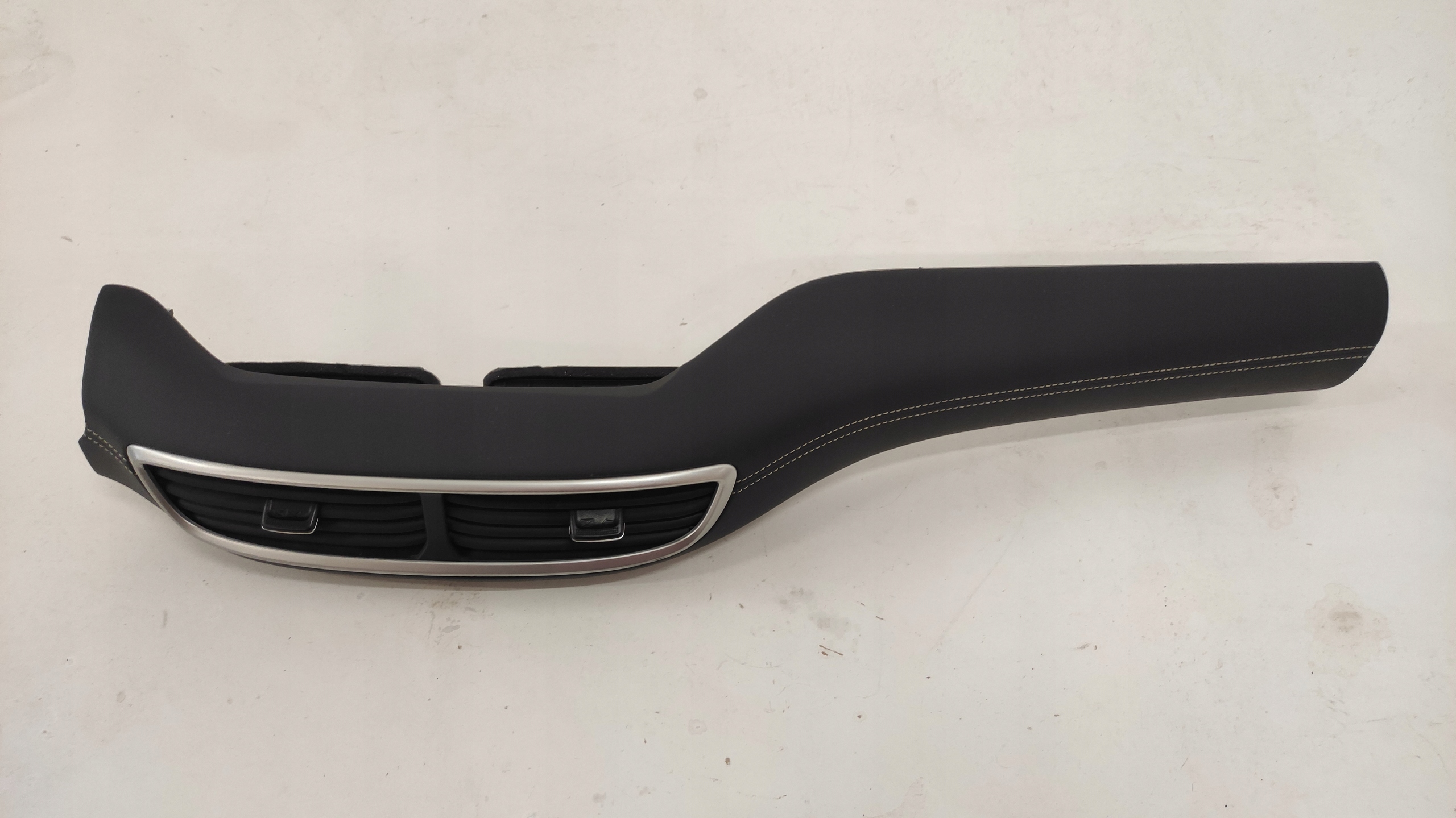 decorative trim grid leather HYUNDAI TUCSON II 19