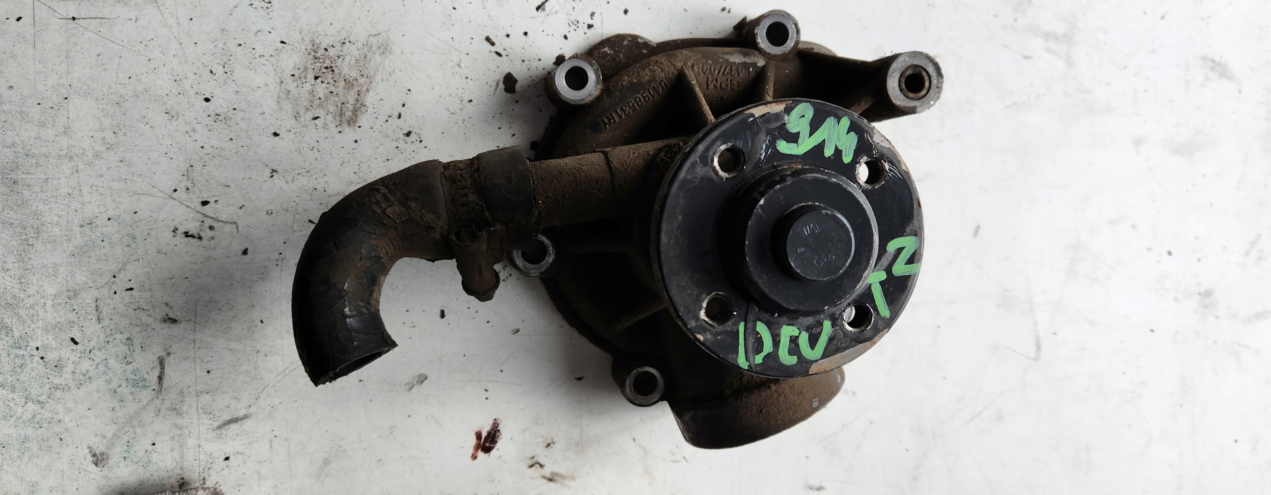 04198531 - Водяний насос корпус візка ще R70 двигун DEUTZ