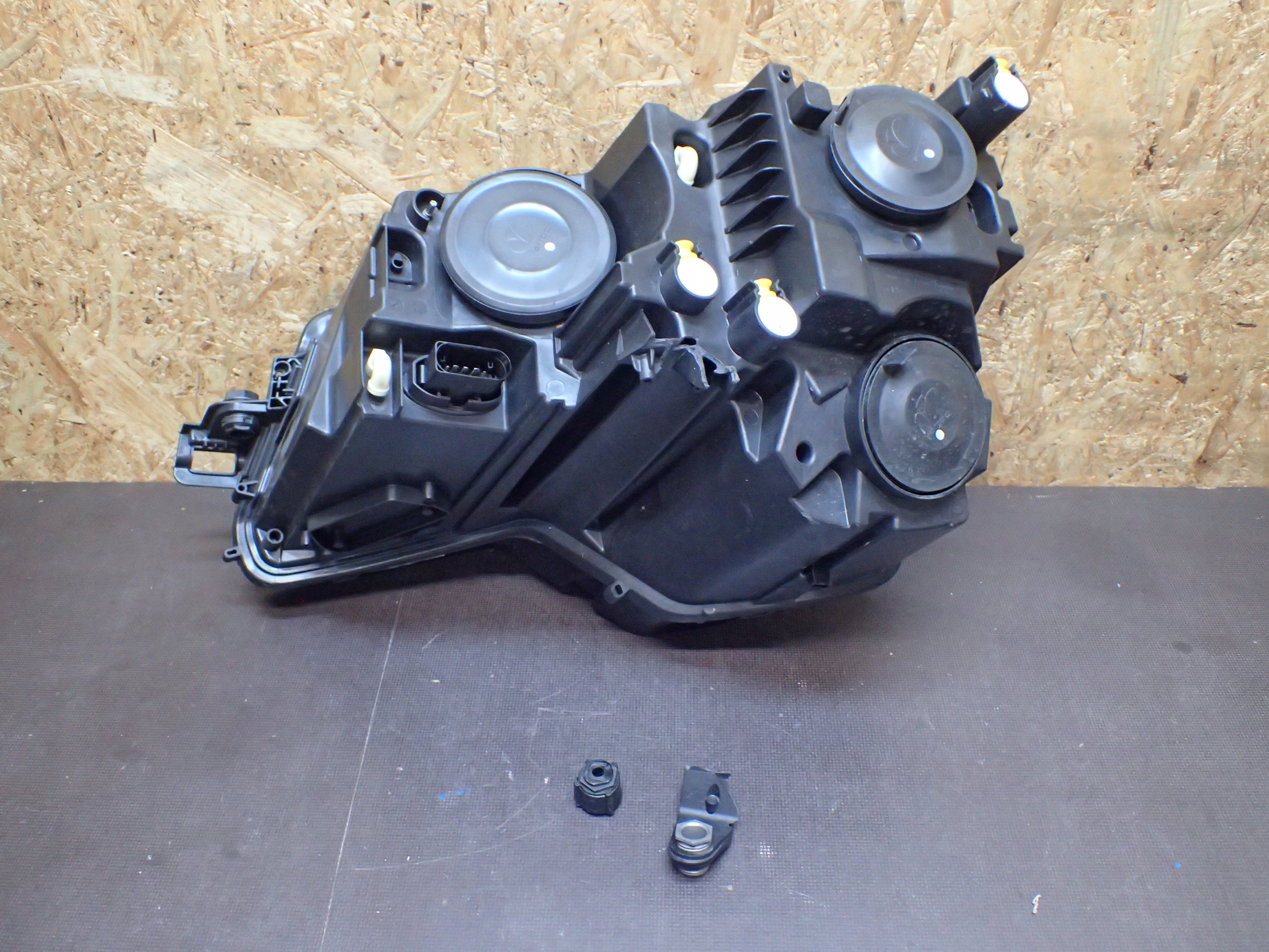 light front right SKODA KAROQ LED 57B941016A