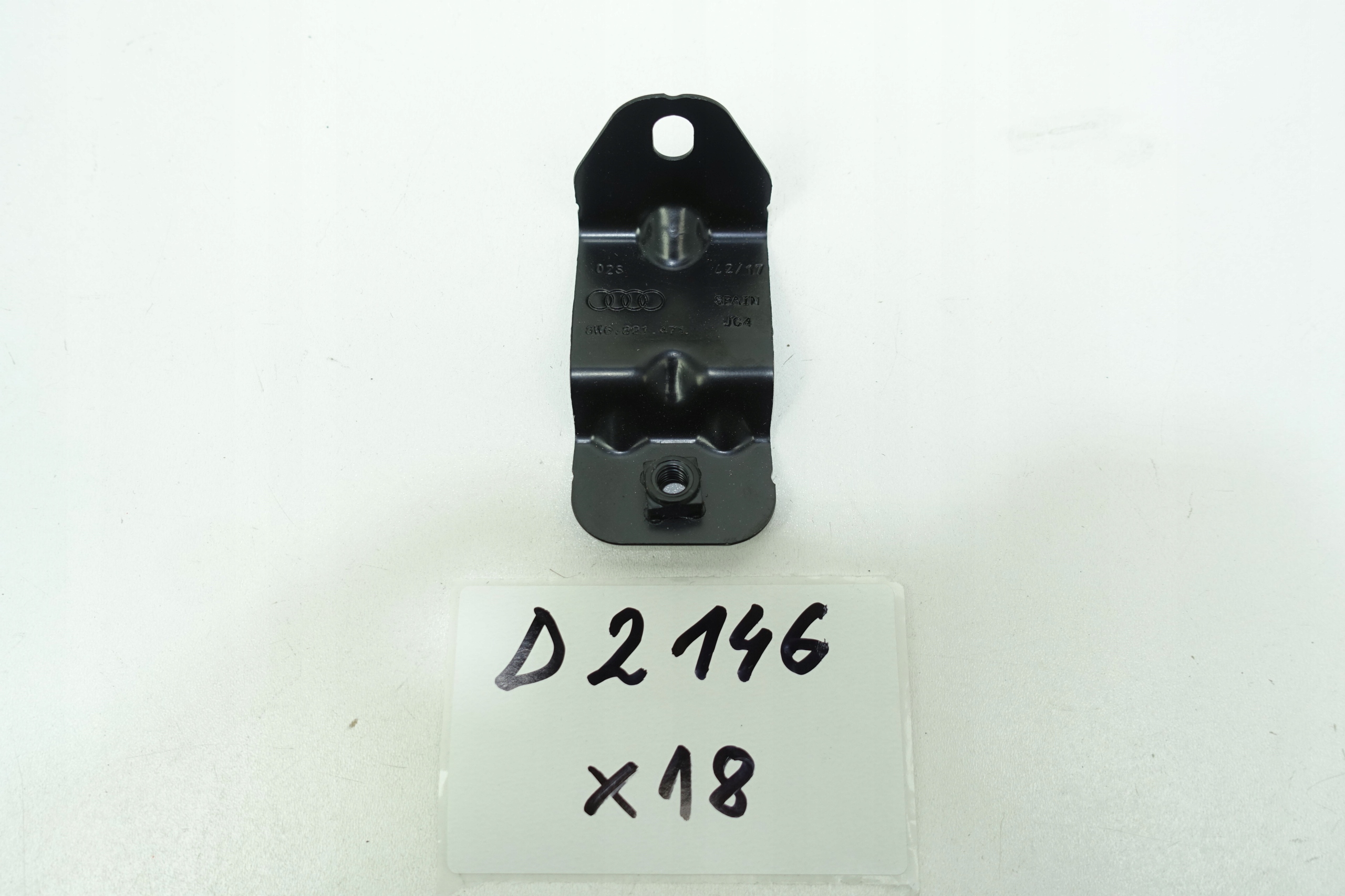 8W6821471 - Кріплення кронштейн крила лівий AUDI A5 II 8W