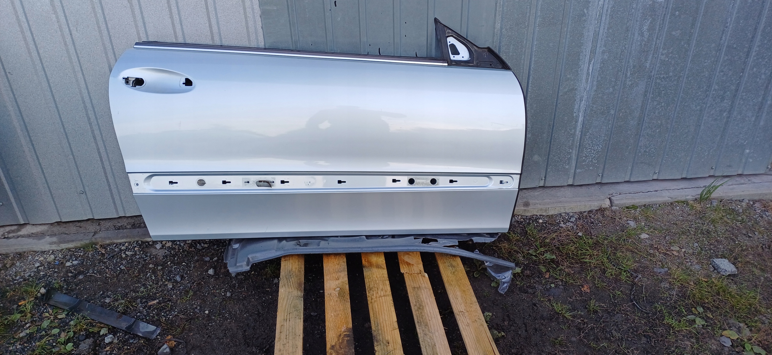 MERCEDES CLK W209 door right front 762
