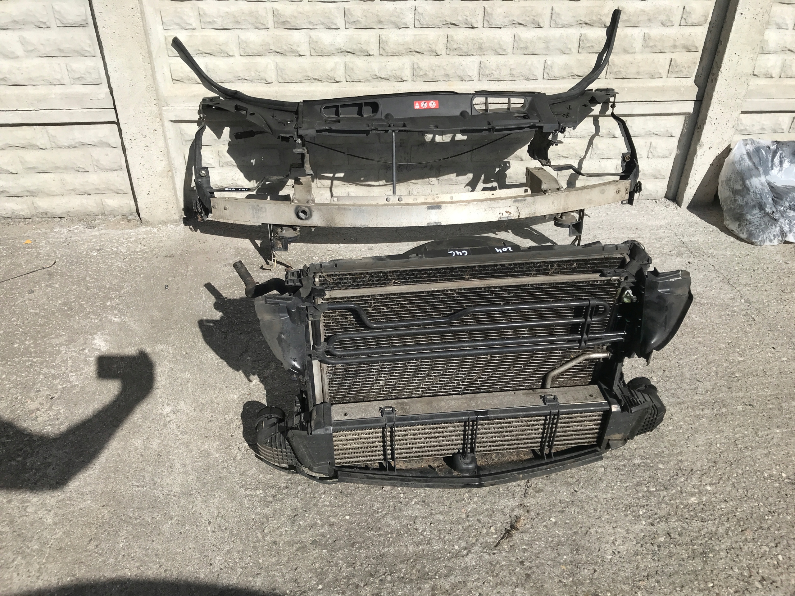 MERCEDES 204 kpl. pas przedni chlodnice 646