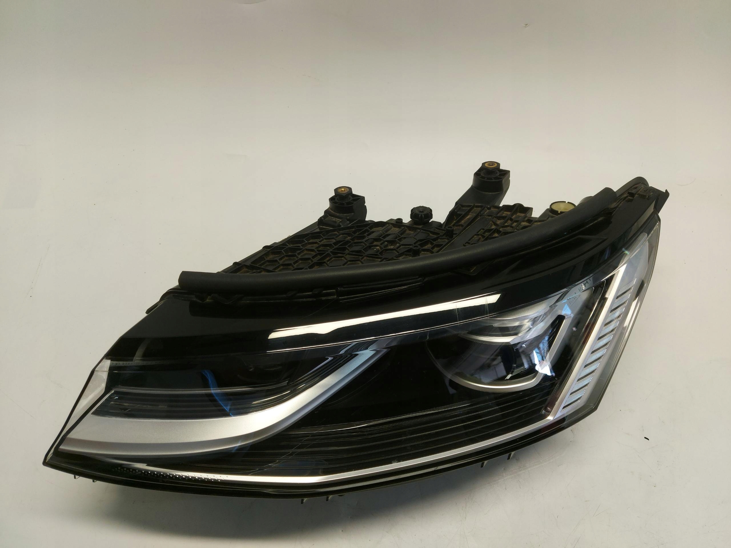 VW Multivan 7T0 T7 2023 light left front front RHD 7t2941081g