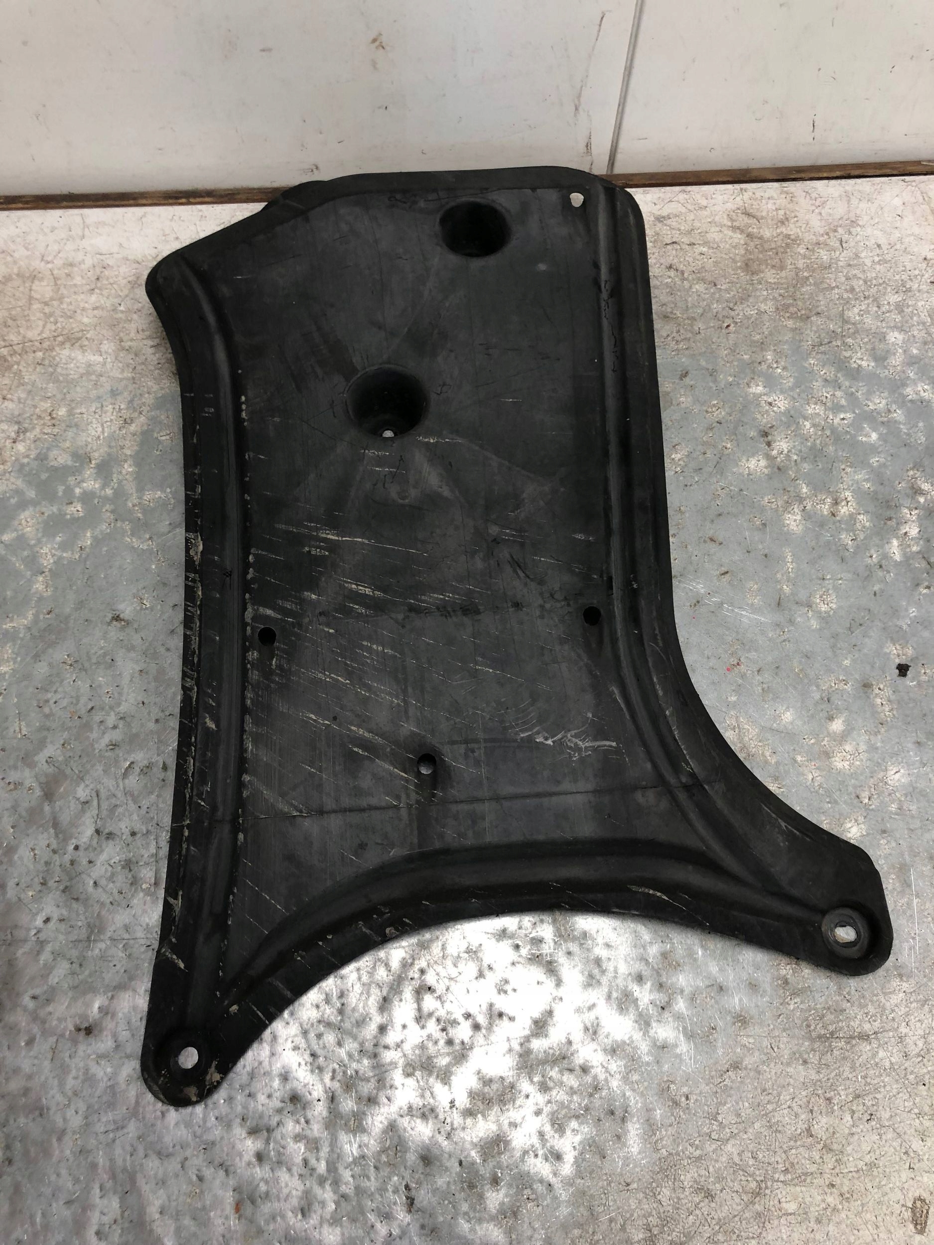 cover chassis AUDI A4 B8 LIFT 8K0825219