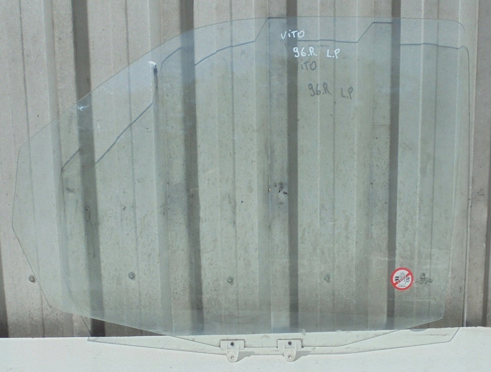 MERCEDES VITO I W638 96 R SZYBA DRZWI LEWA PRZÓD