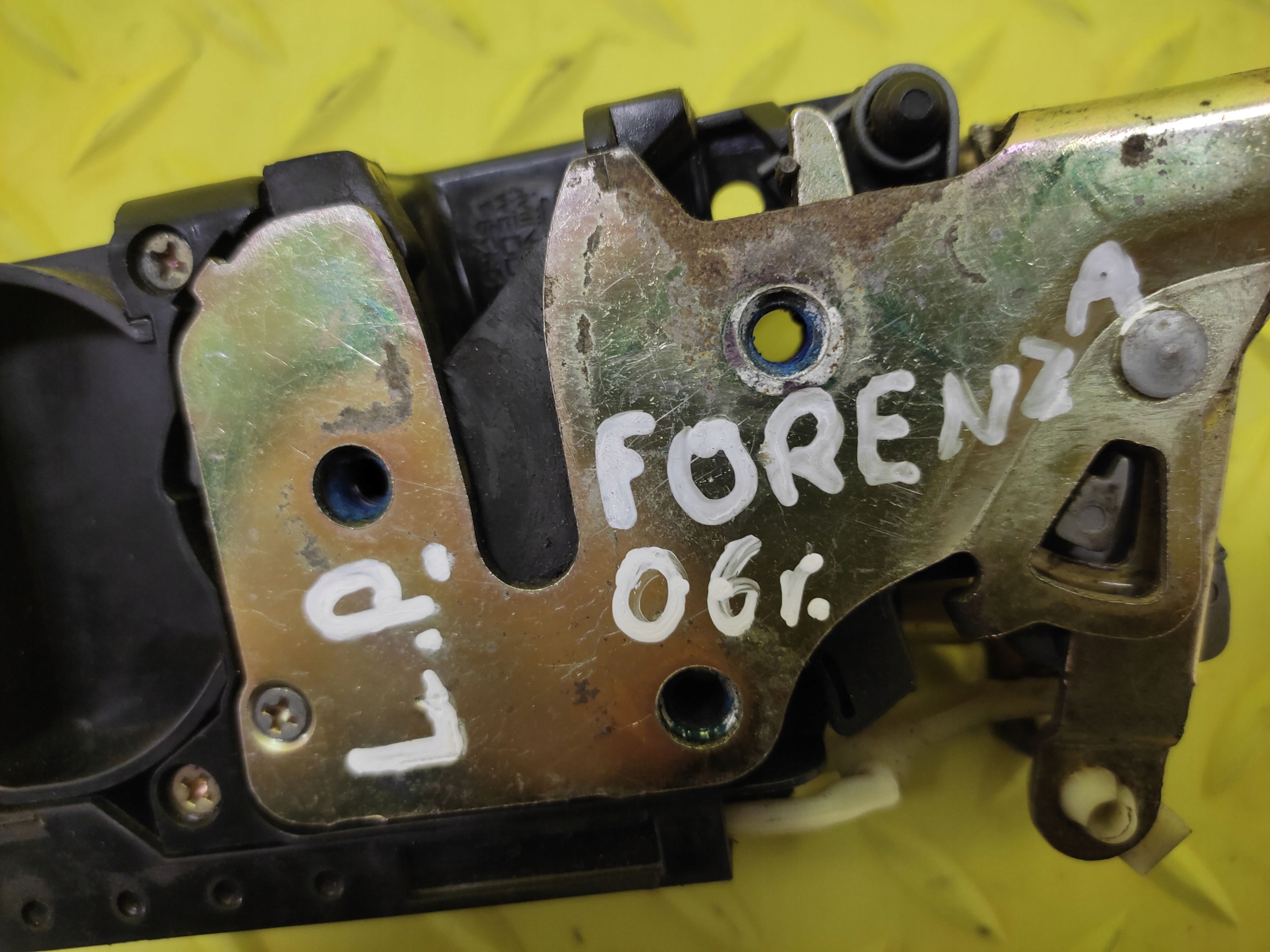 SUZUKI FORENZA lock door left front