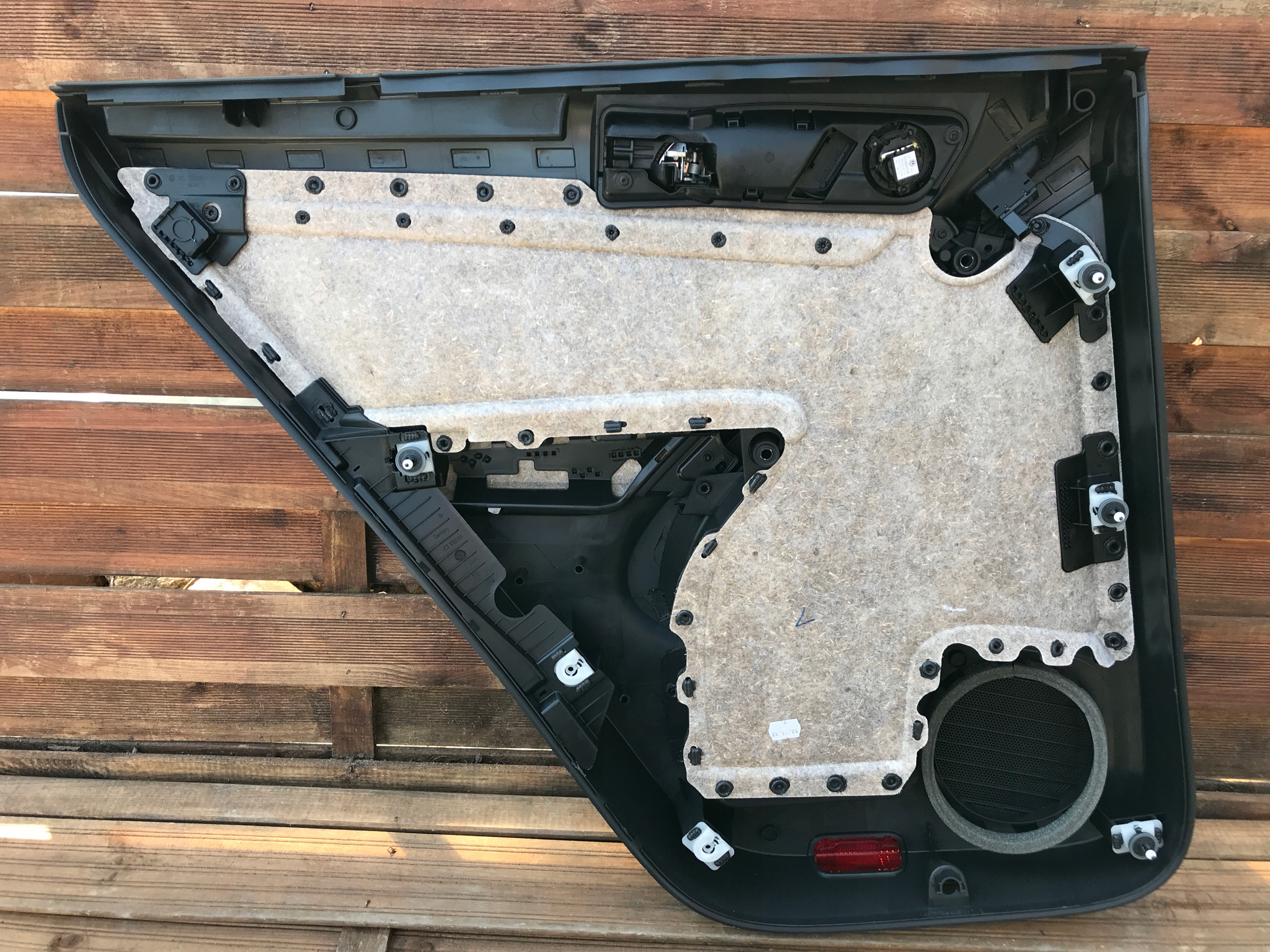 side door right rear part VW TIGUAN 5N0867212