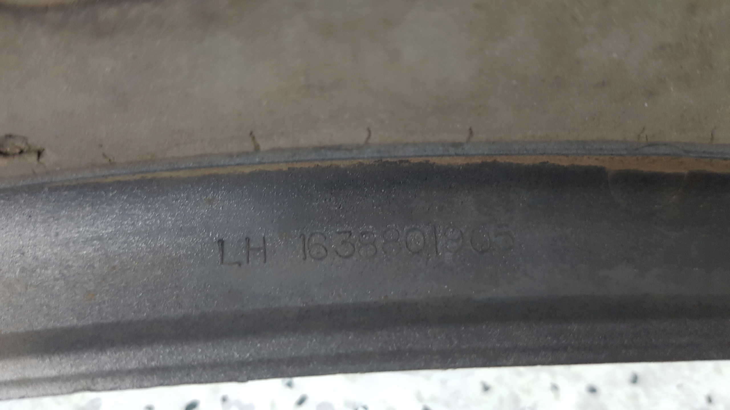 MERCEDES ML W163 LIFT moulding left rear part 2002