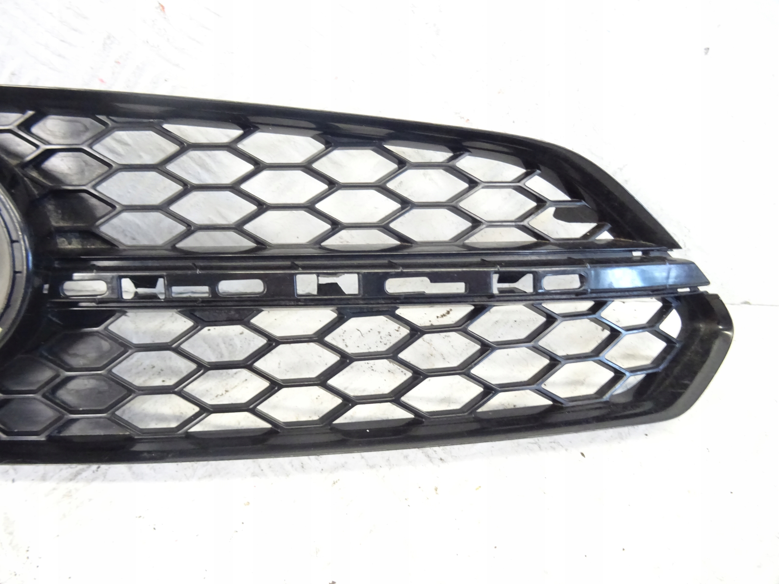 mřížka nárazníku přední předek pravá AUDI A8 D4 4H0807680