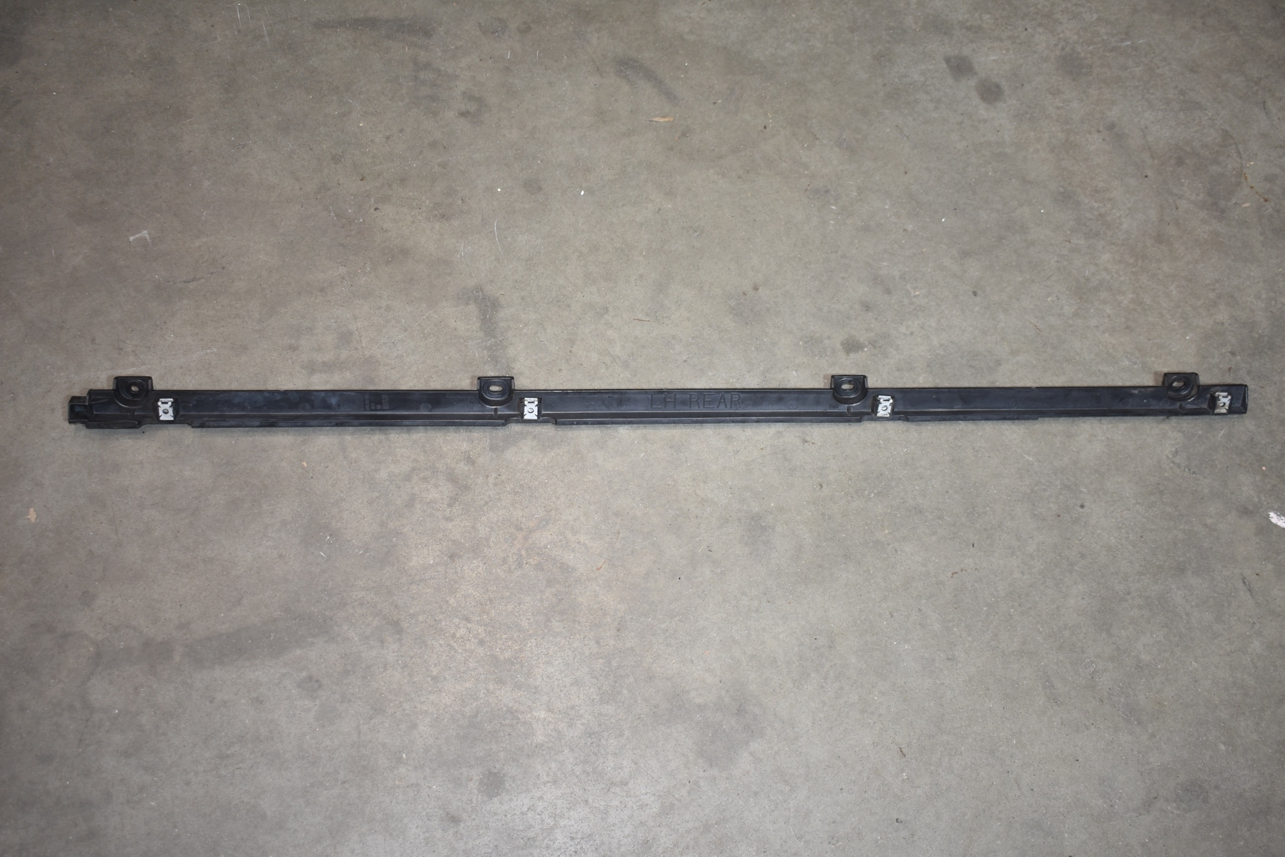 IDEALNA moulding holder left rear part rear BENTLEY FLYING SPUR 1