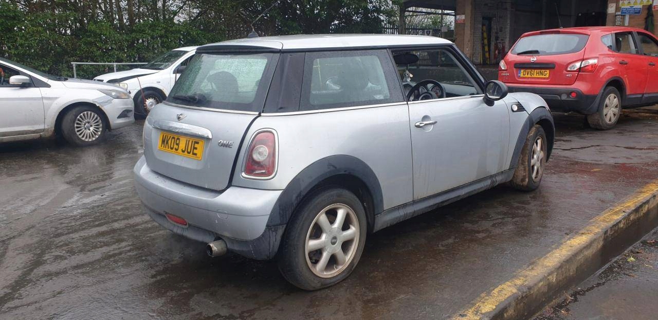 спойлер крышки багажника MINI COOPER R56 2008 51627148913