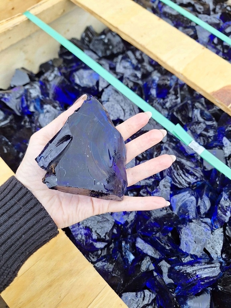 BRYŁY SZKLANE KAMIEŃ NIEBIESKI SZKŁO DO GABIONÓW 20kg 5-10cm Kod producenta 5-10