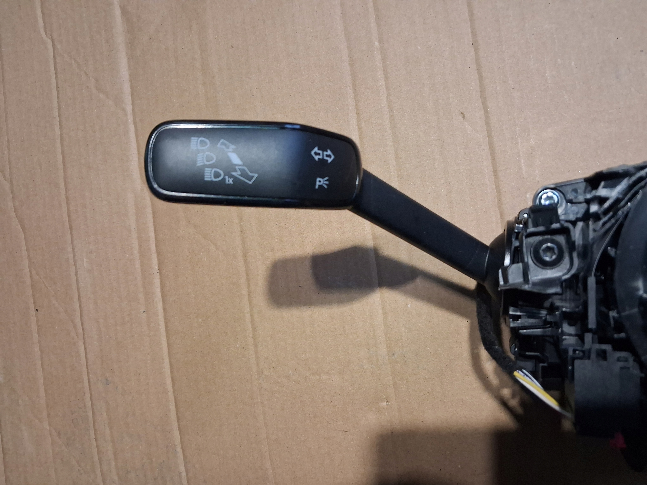 steering wheel levers and controls control ring VW AUDI SKODA SEAT 2Q0953513