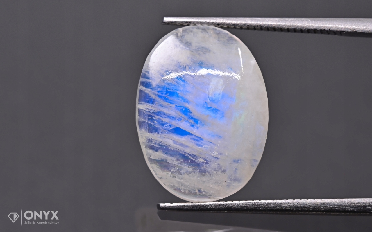 Měsíční kámen konvexní mělký ovál 16x12 mm