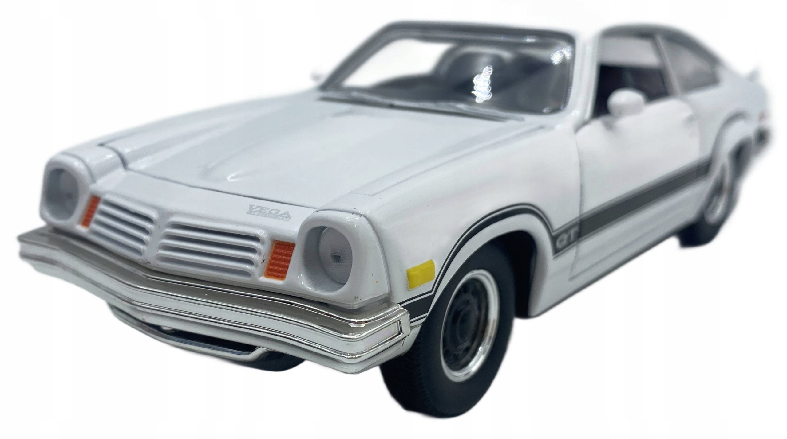 Chevrolet Vega Gt 1974 1:24 Motormax 79048 bílá