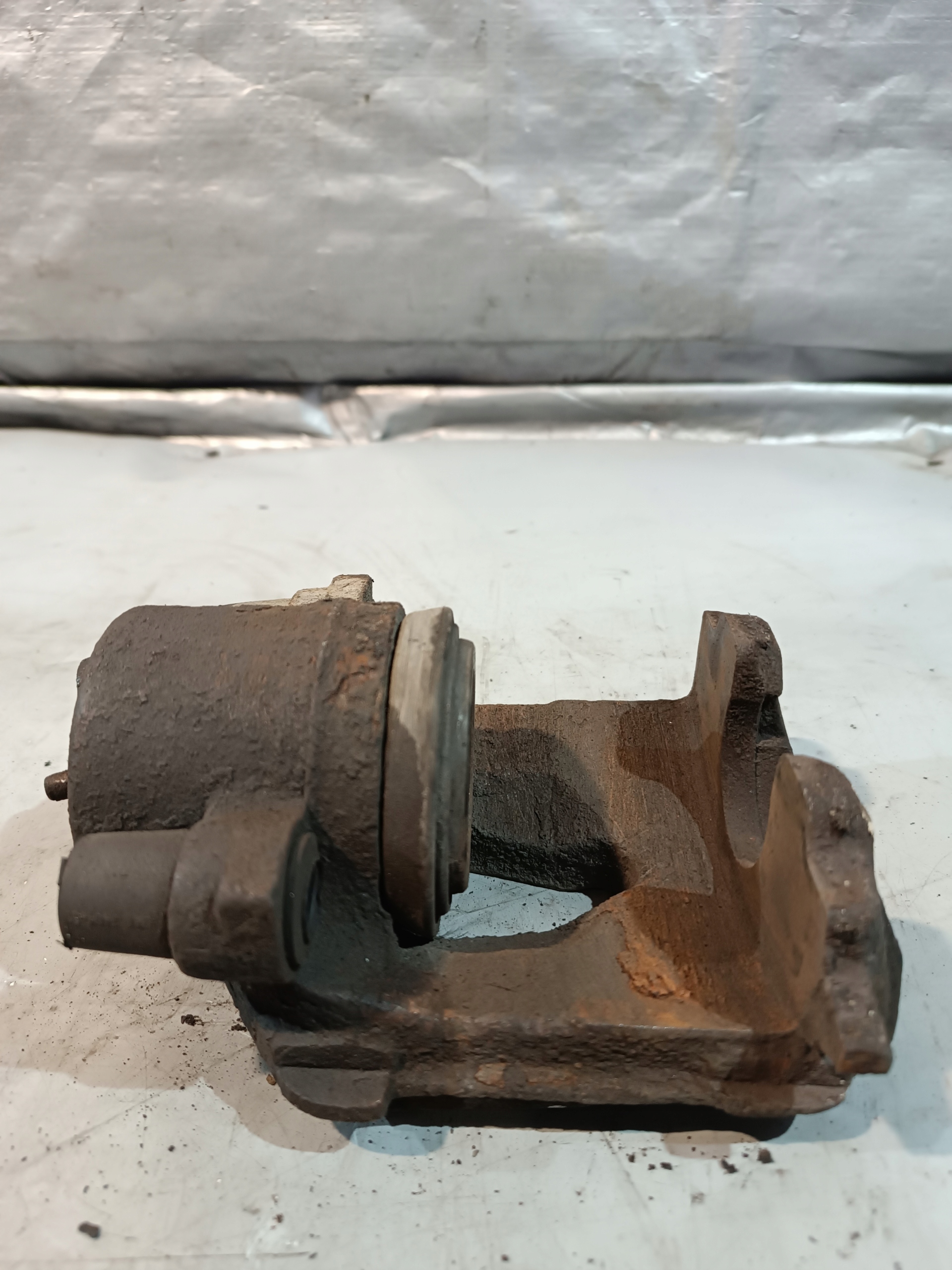 caliper right front Skoda Octavia and