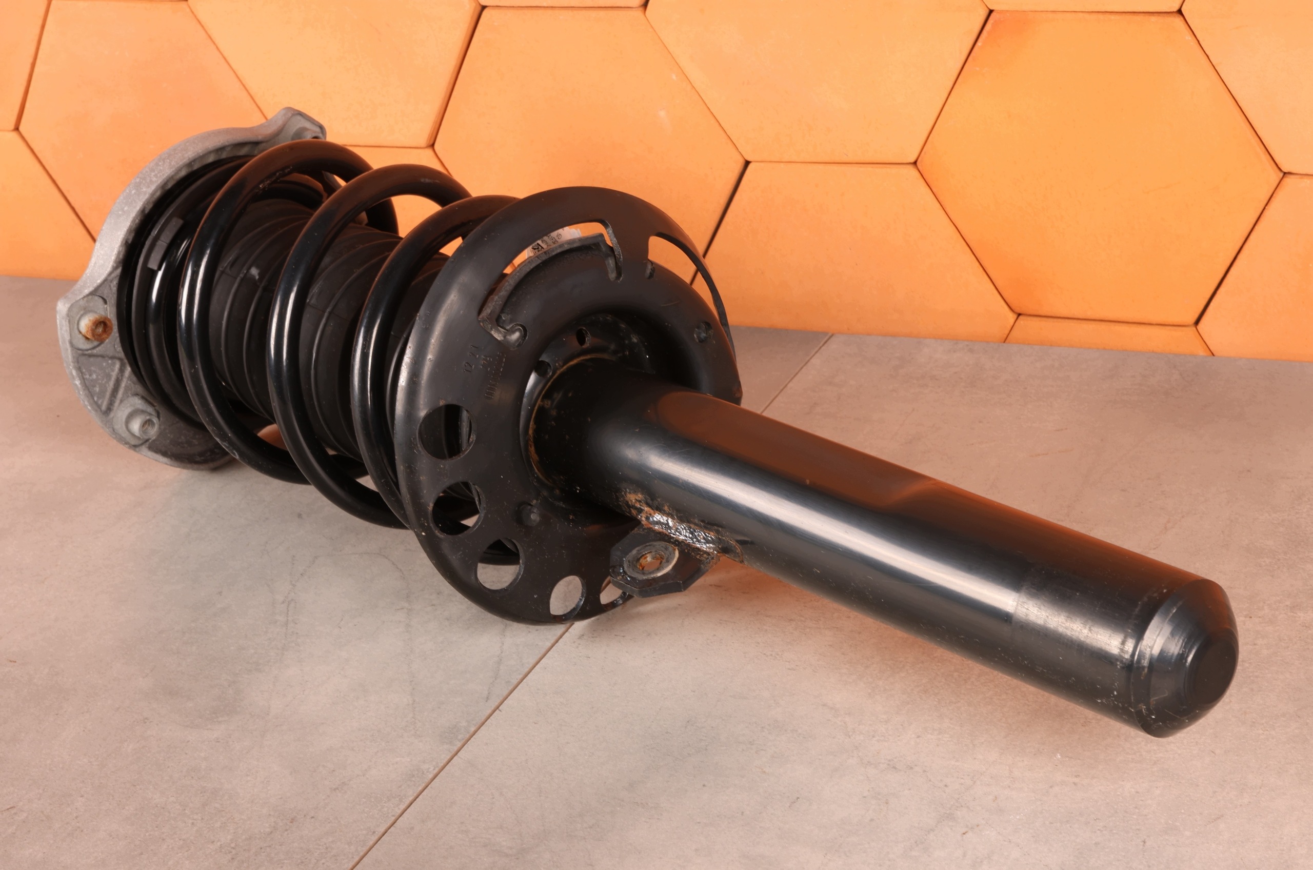 BMW 2' U06 225eX 230eX B38X shock absorber right front front 6896346
