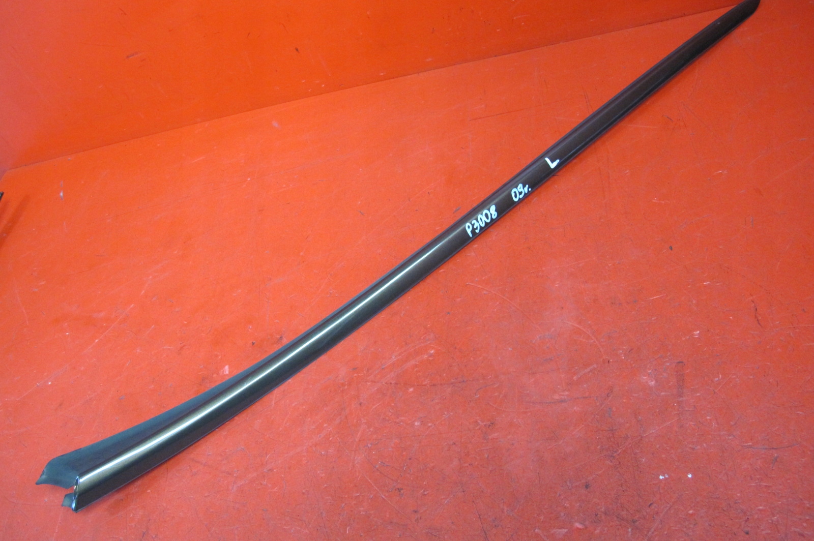 PEUGEOT 3008 and 1 0U moulding windows windscreen front left KDKD