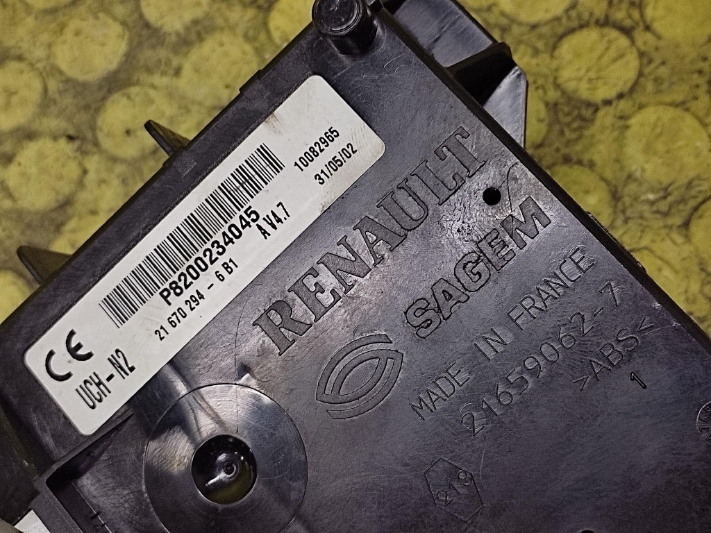 RENAULT CLIO II module UCH P8200234045